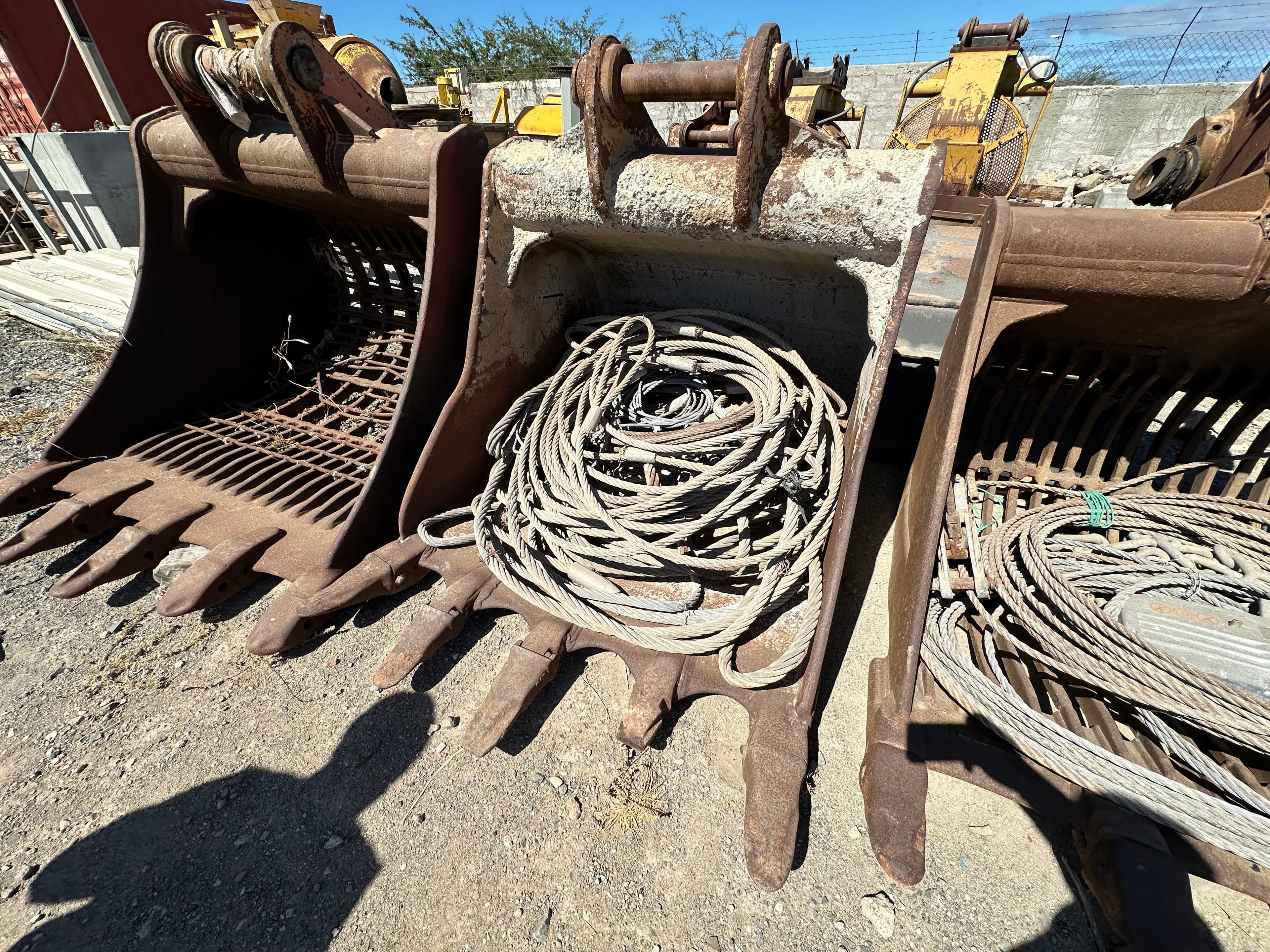 Balde de escavadora CATERPILLAR 323 (1) — imagem 4