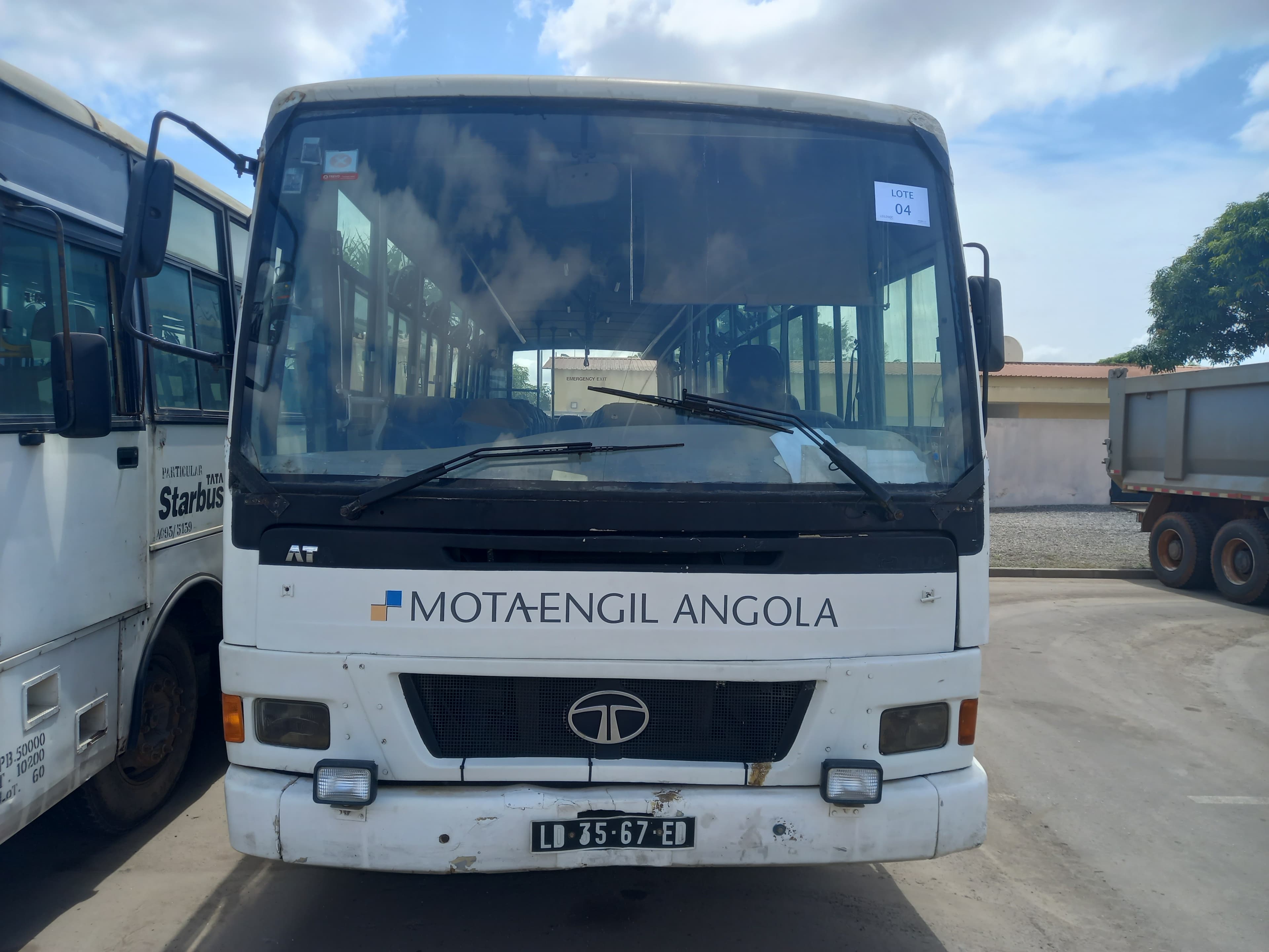 Autocarro TATA LP01318LHD