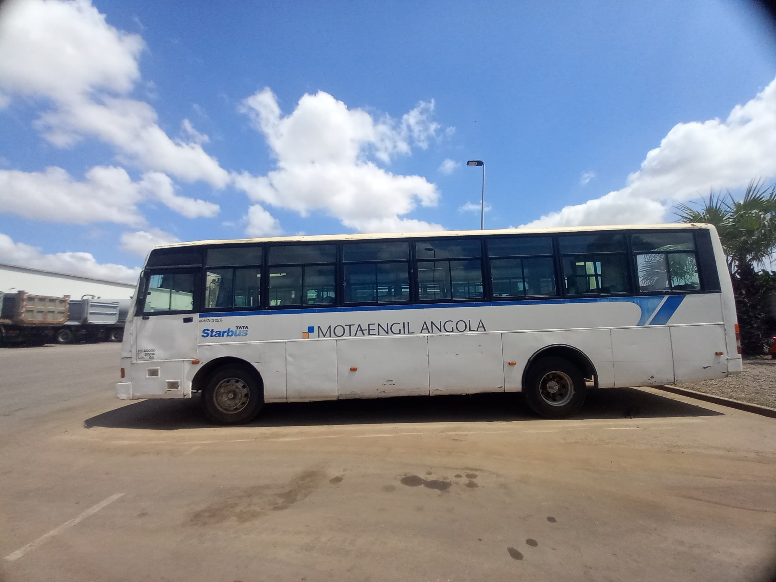 Autocarro TATA LP01318LHD — imagen 4