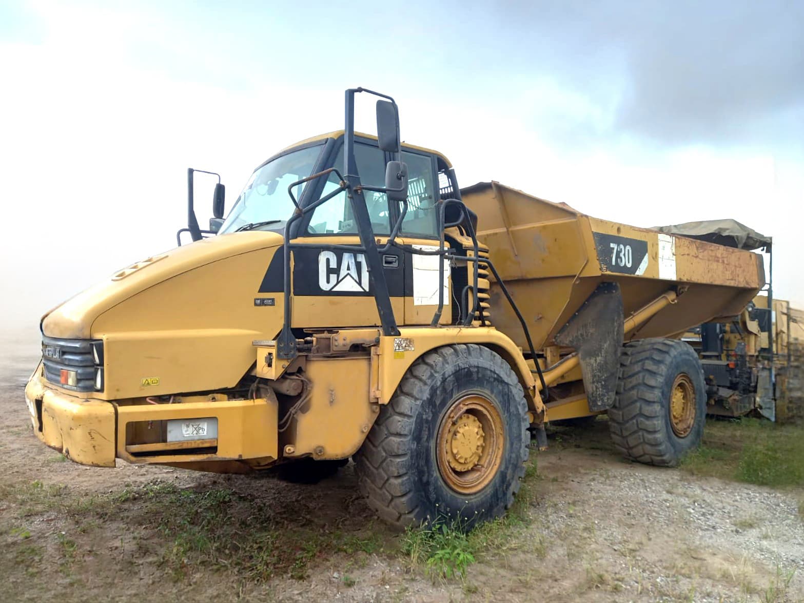 Dumper Articulado (30 T) CATERPILLAR 730 — image 1