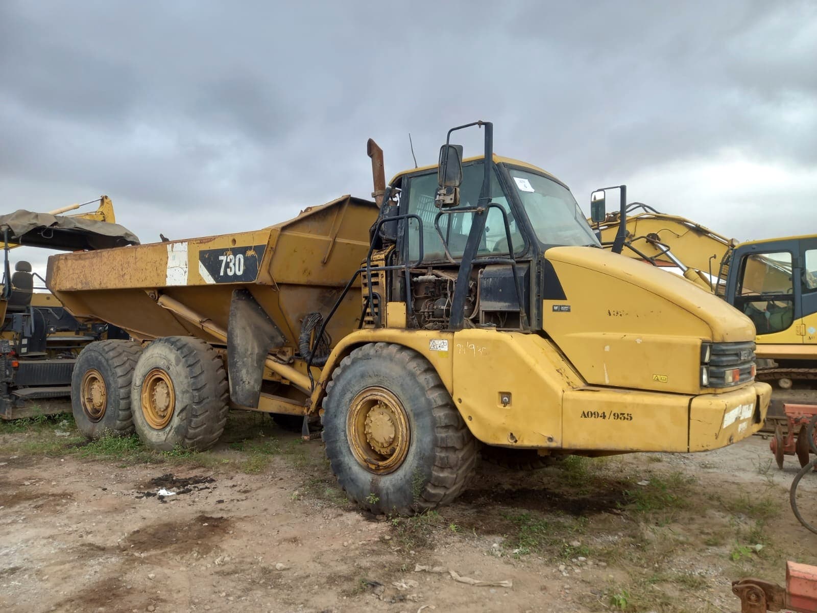 Dumper Articulado (30 T) CATERPILLAR 730 — image 4