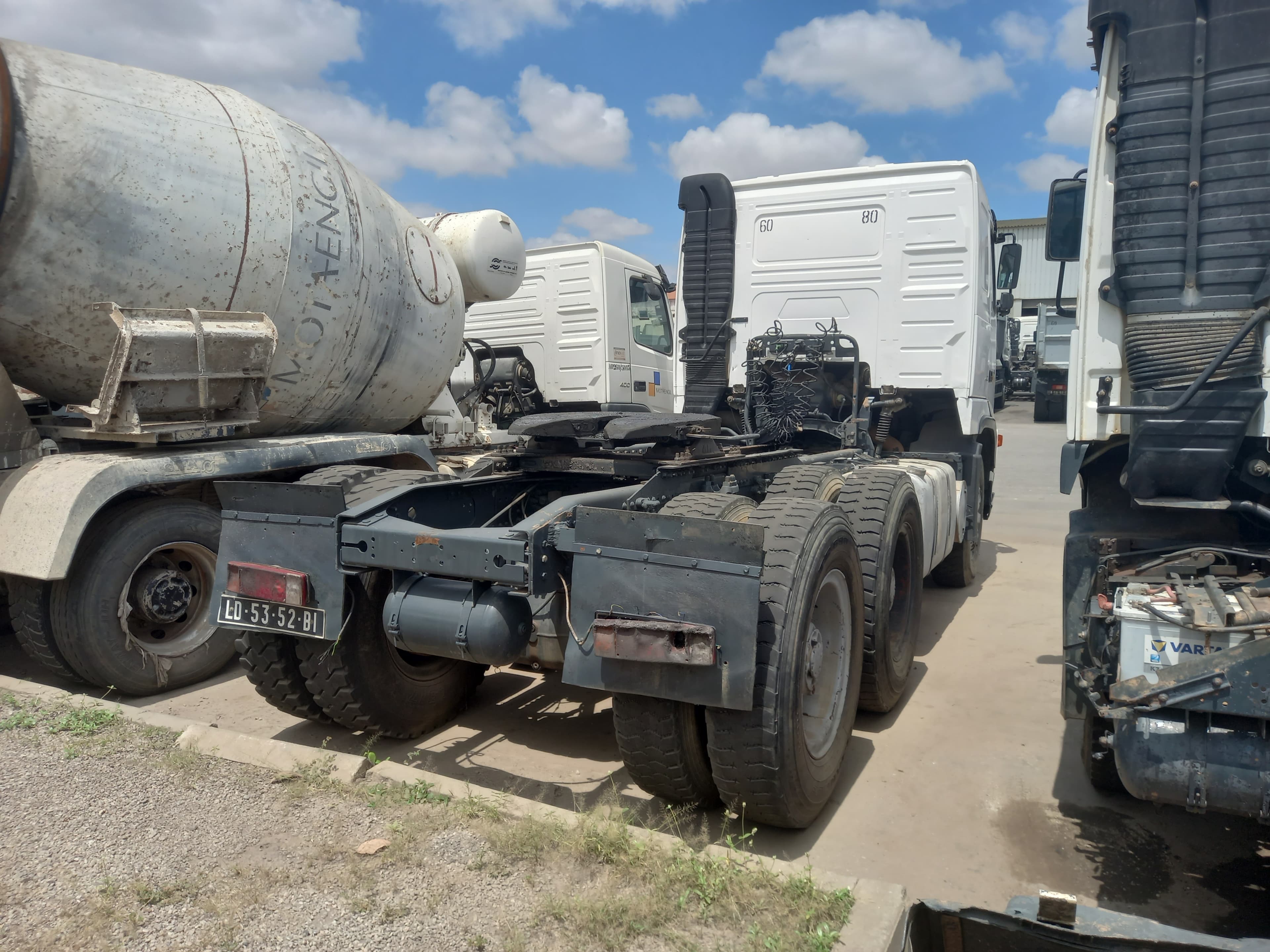Camião Trator (6X4) VOLVO FH 12 420 — image 2