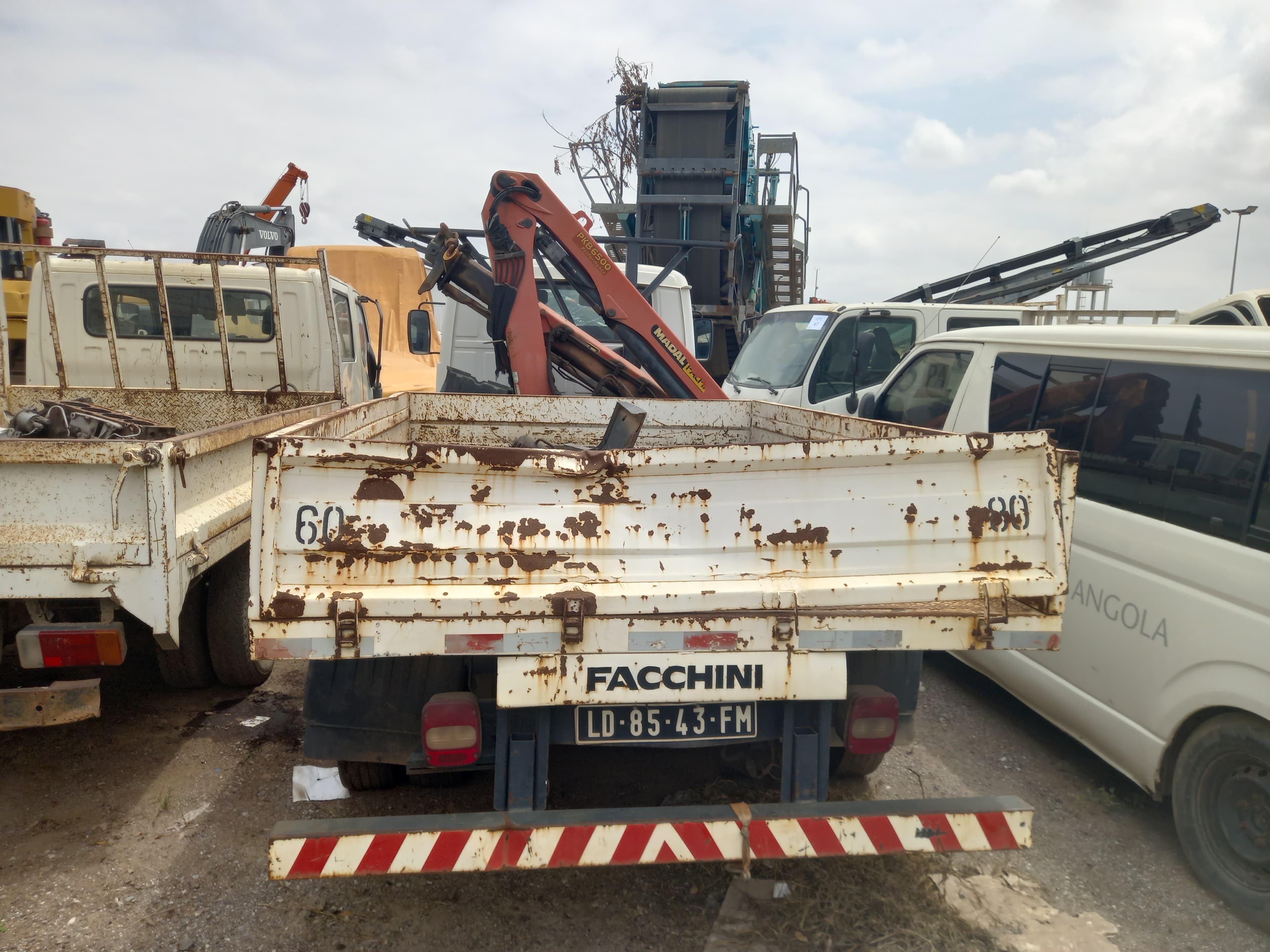 Camião 6 T c/ Braço Hidráulico VOLKSWAGEN WORKER 9.150 — imagem 5