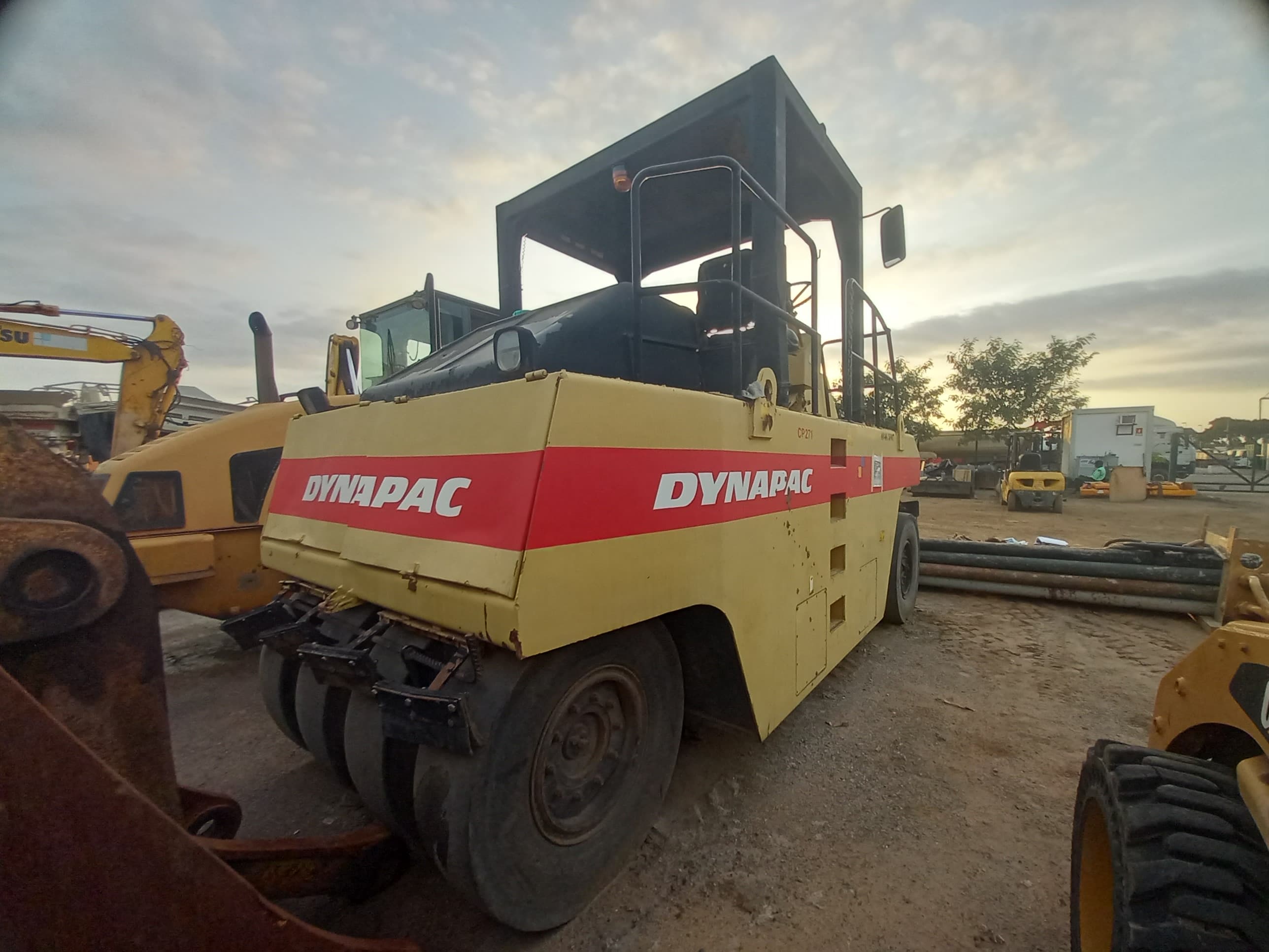 Cilindro de Pneus 28 T DYNAPAC CP 271 — imagem 4