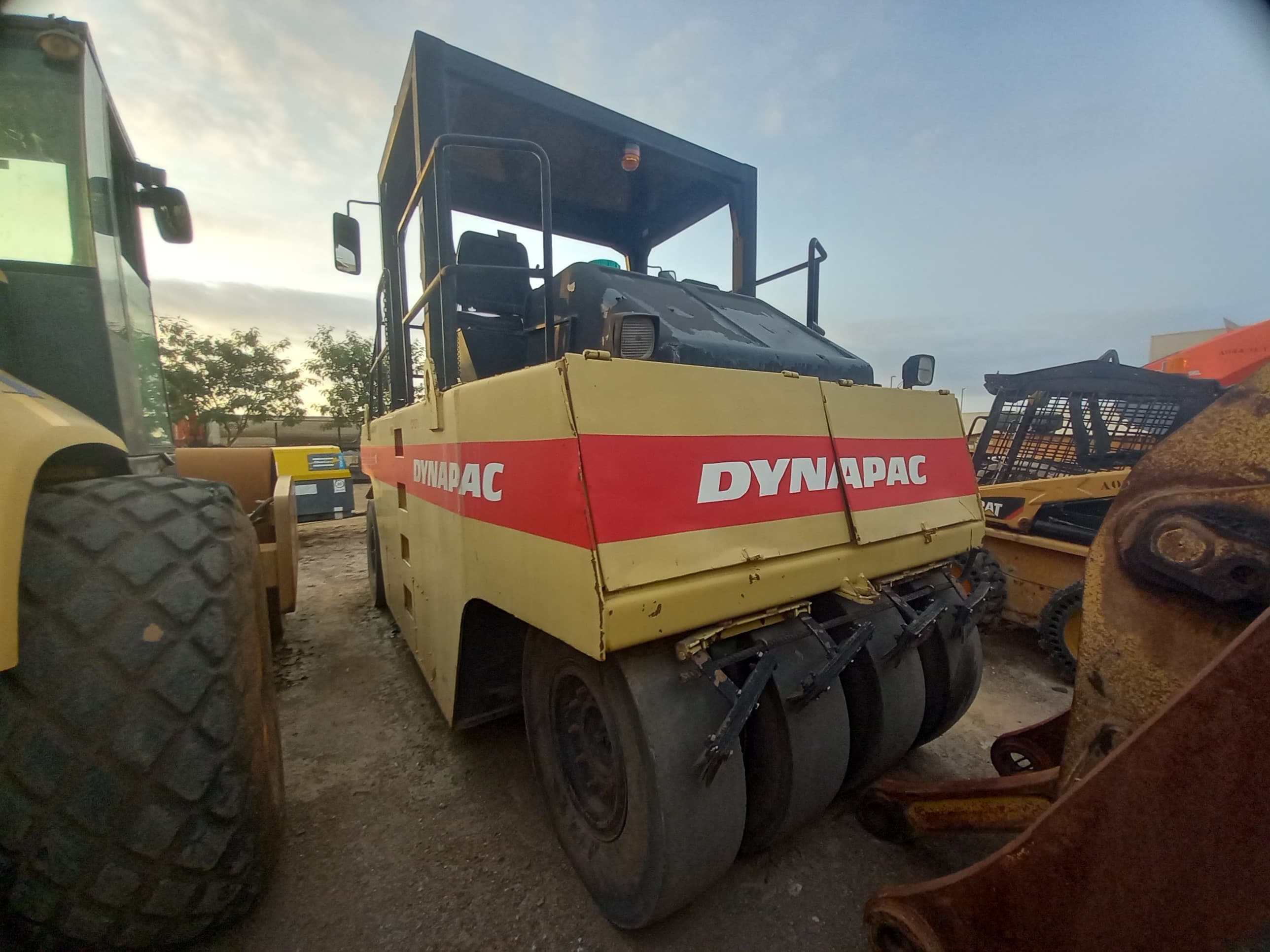 Cilindro de Pneus 28 T DYNAPAC CP 271 — imagem 5