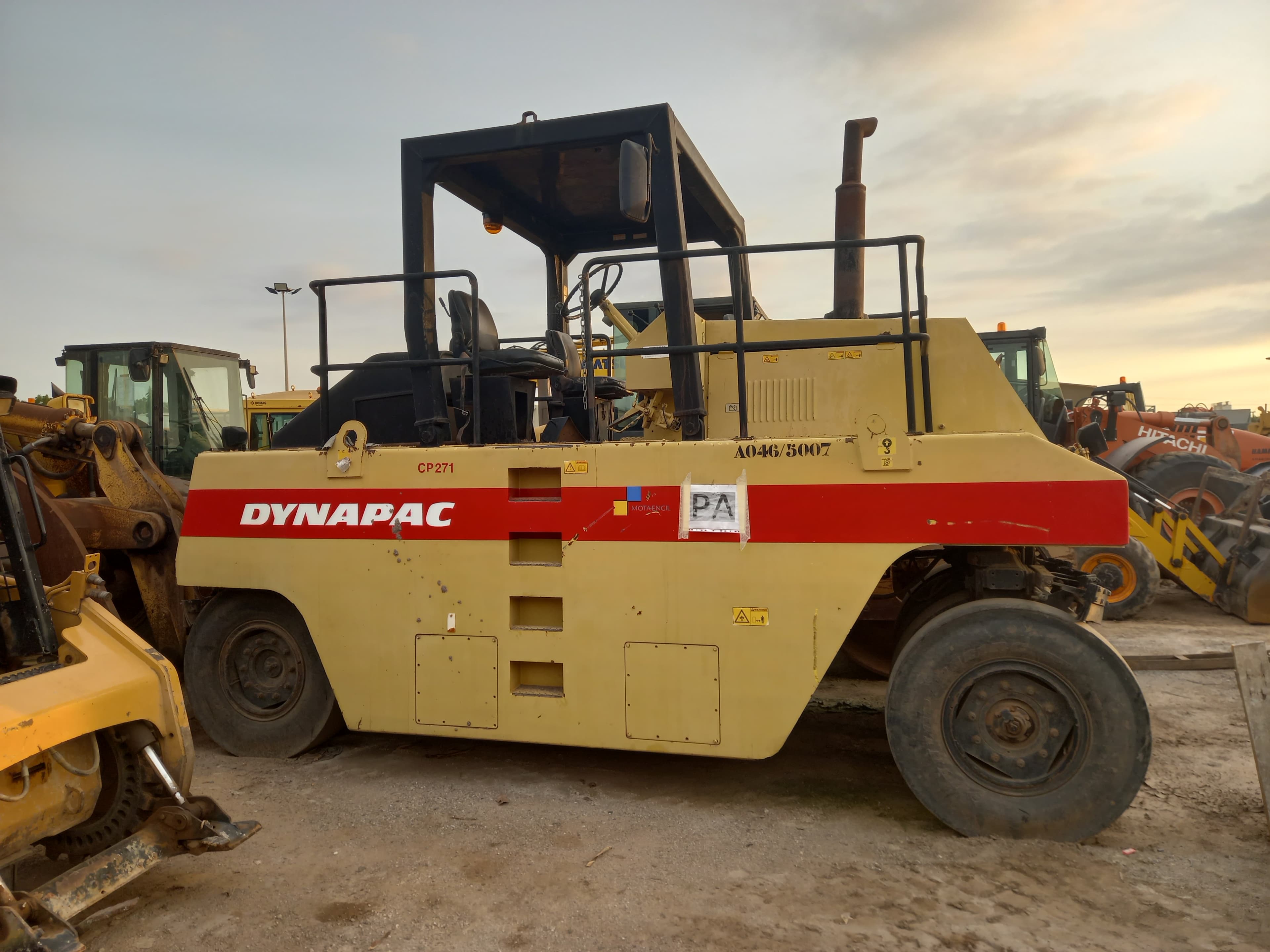 Cilindro de Pneus 28 T DYNAPAC CP 271 — imagem 3