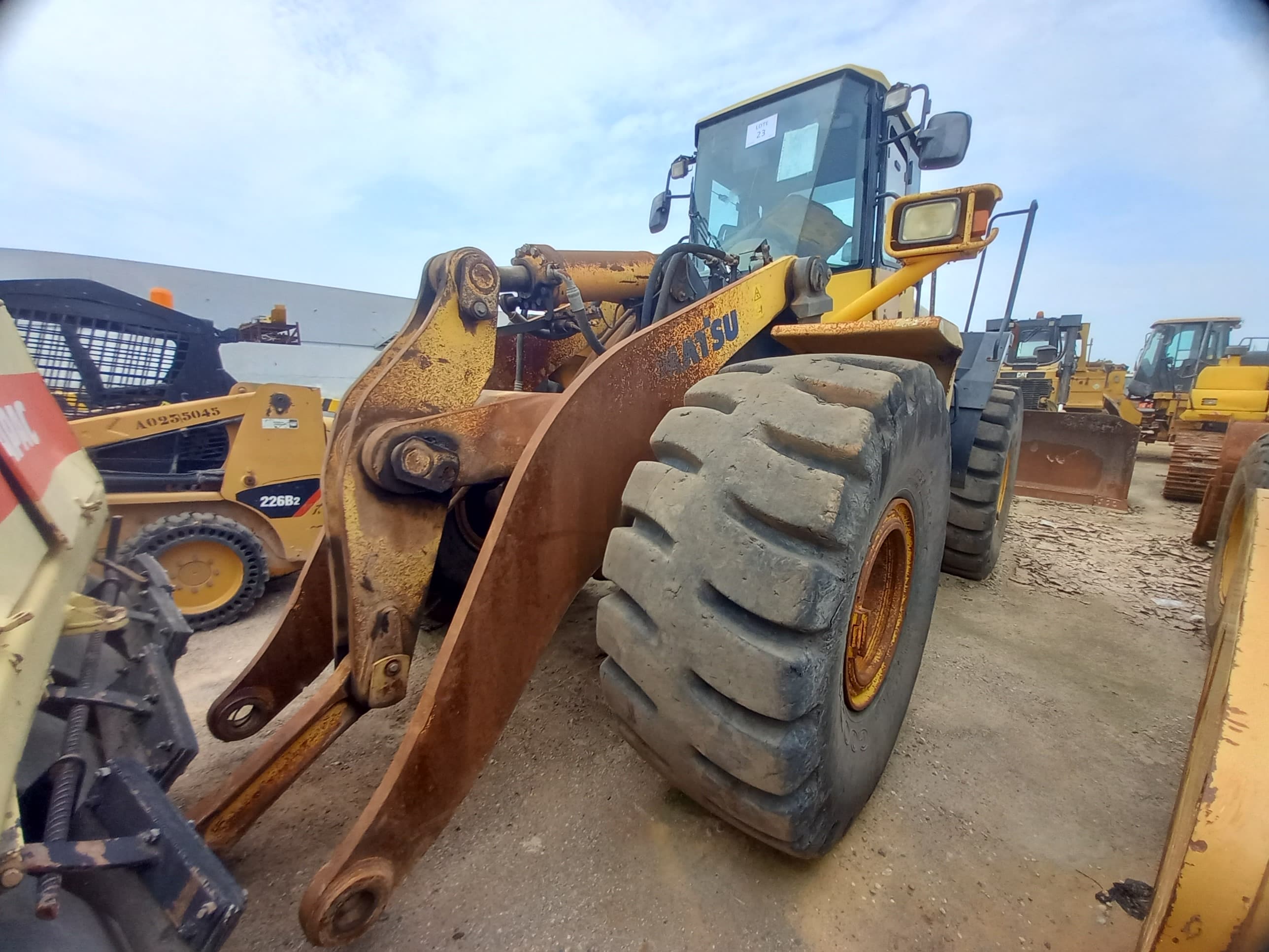 Pá Carregadora de Pneus 25 T KOMATSU WA470-5 — imagem 1