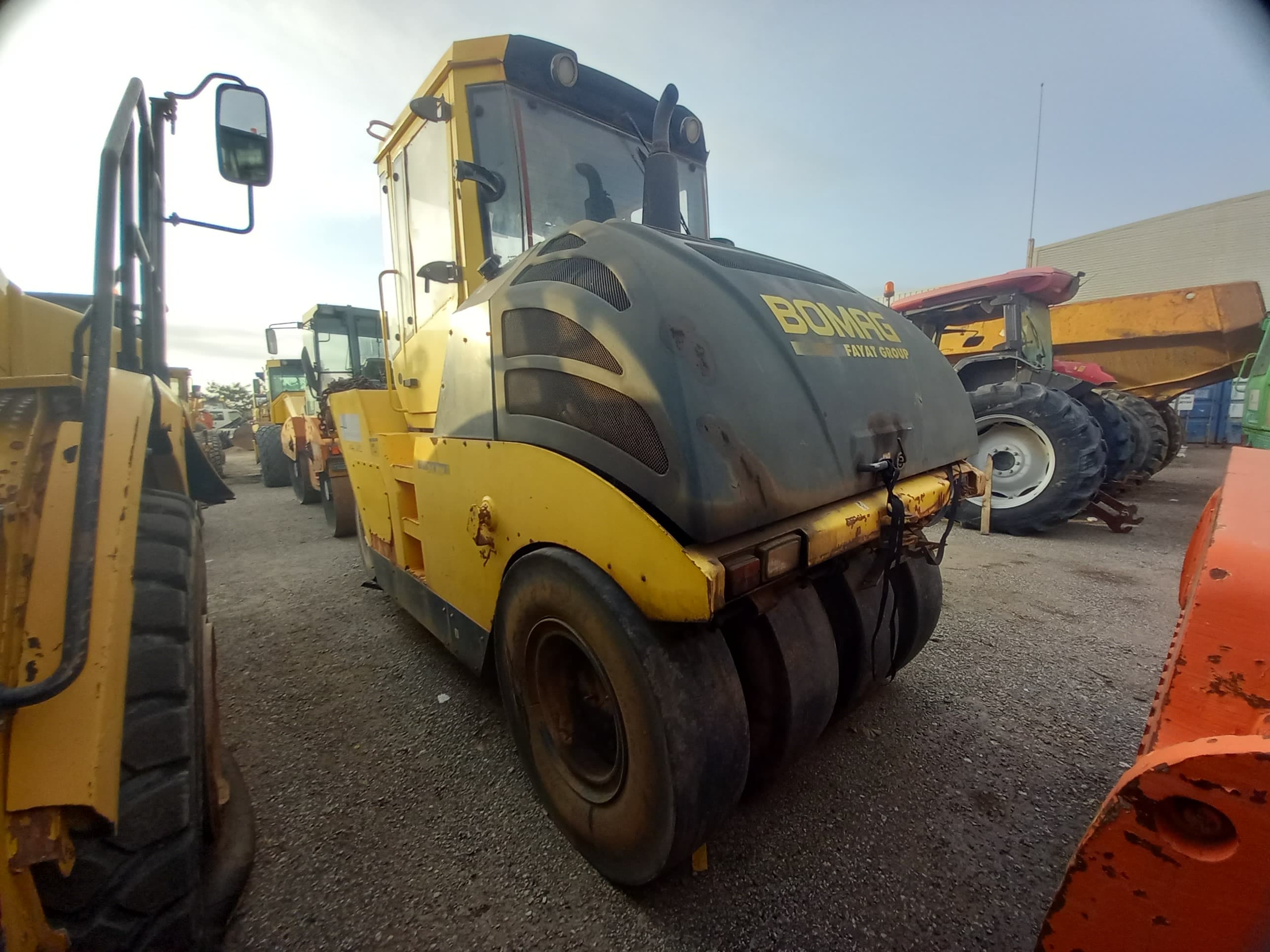 Cilindro de Pneus 24 T BOMAG W 24 RH — image 6