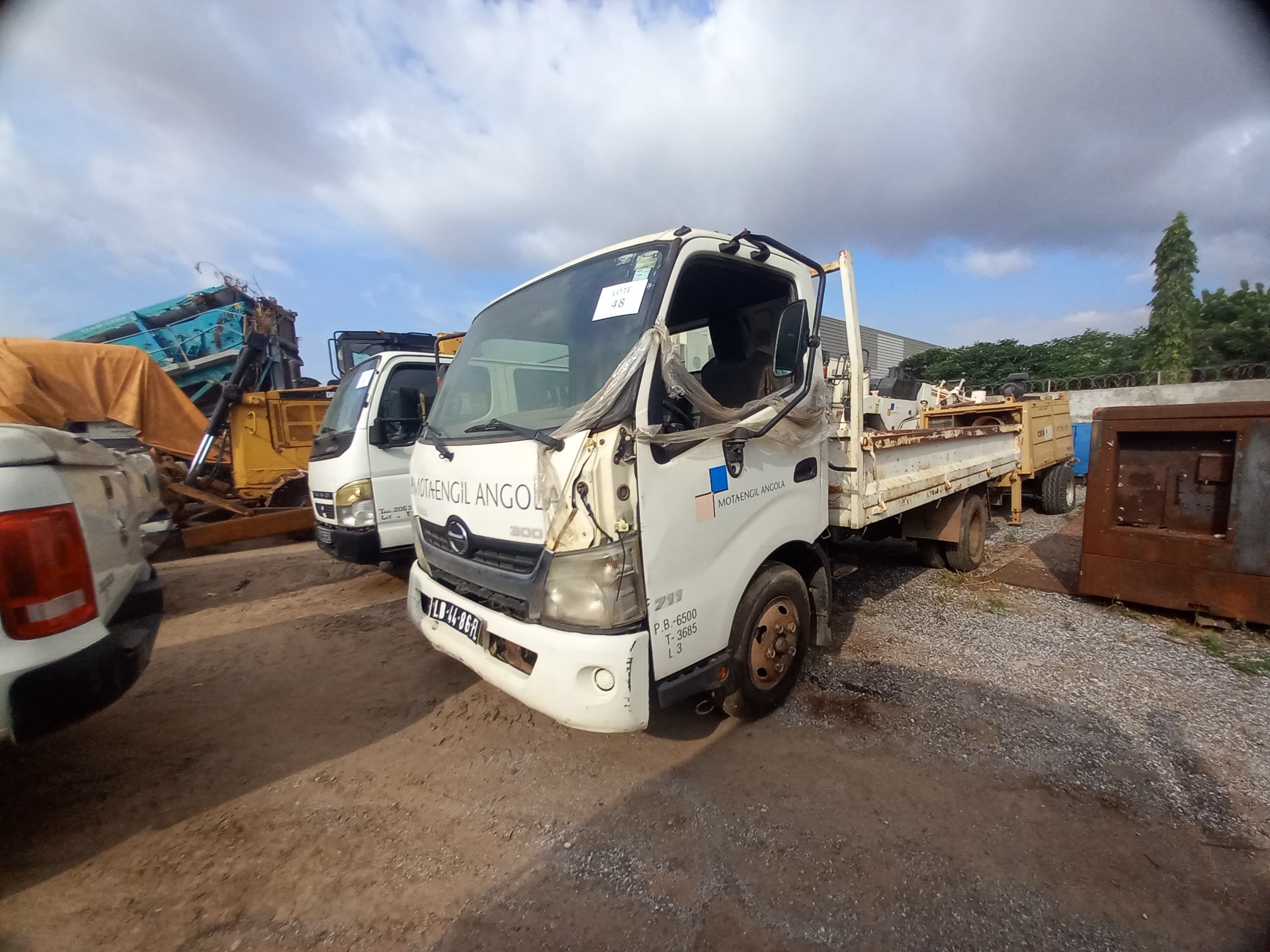 HINO 300 SC — image 2