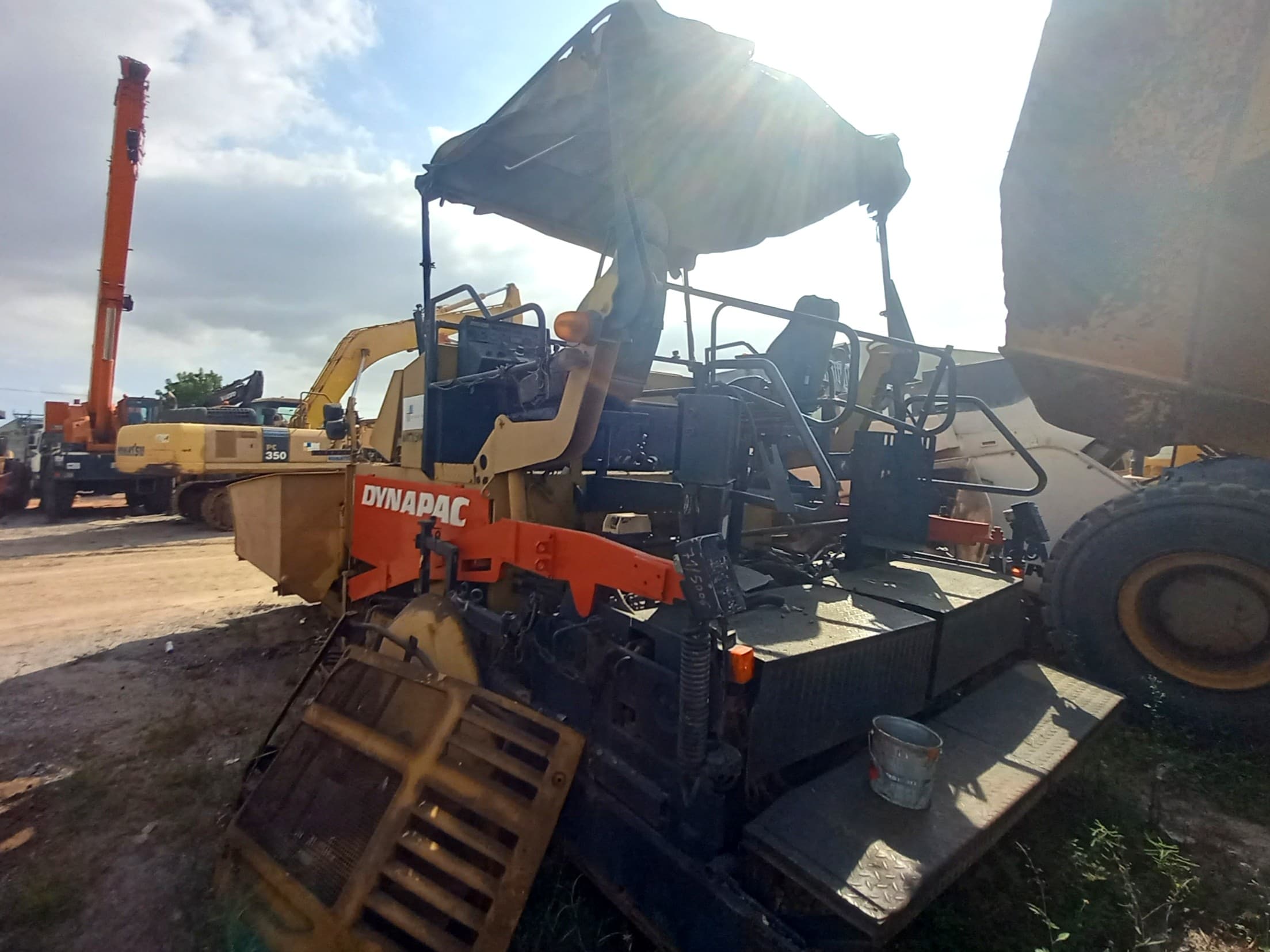 Espalhadora-Acabadoras Asfalto 18 T DYNAPAC F 141 C — imagem 5