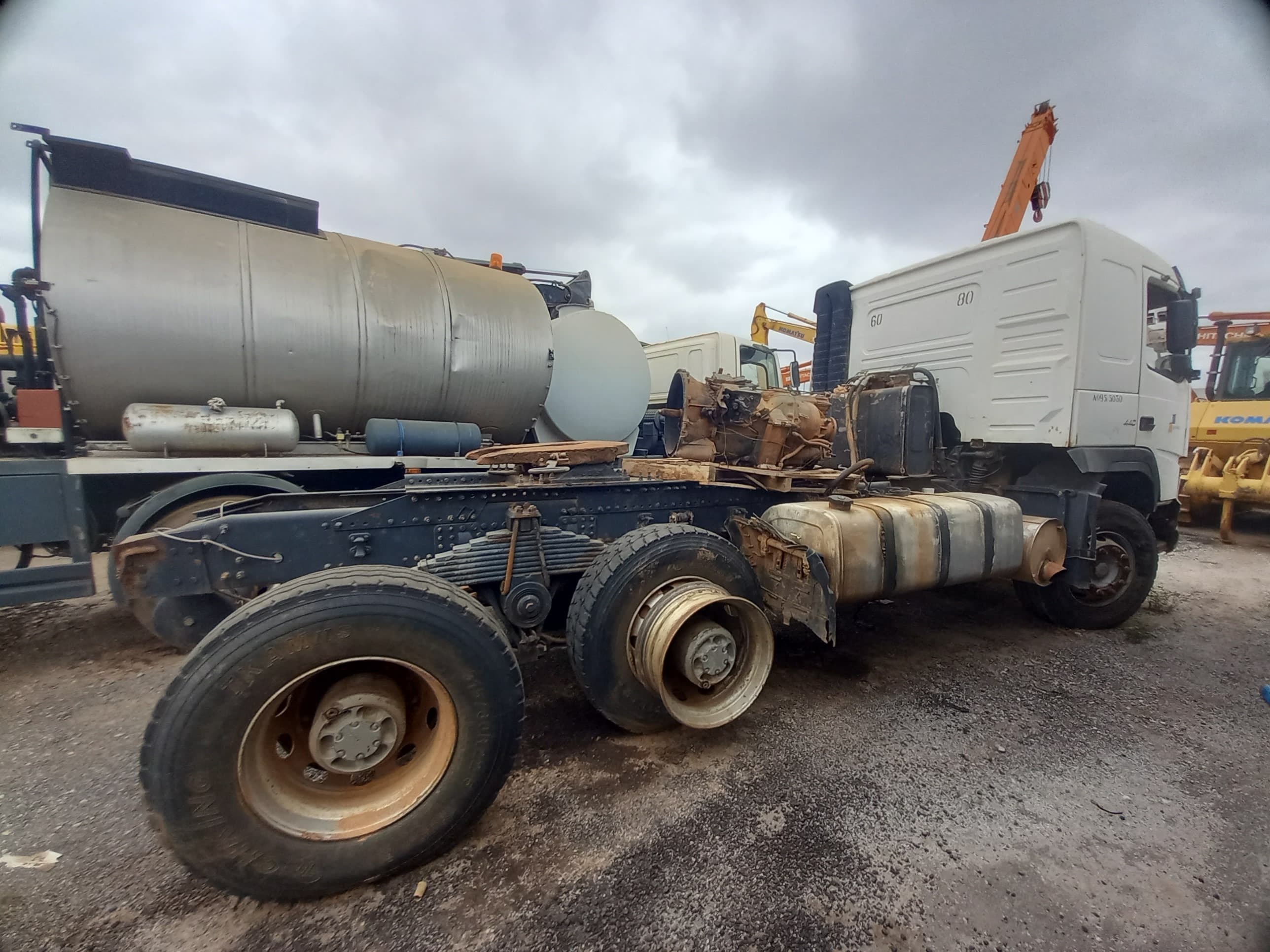 Camião Trator( 6X4) VOLVO FM 440 — imagem 4