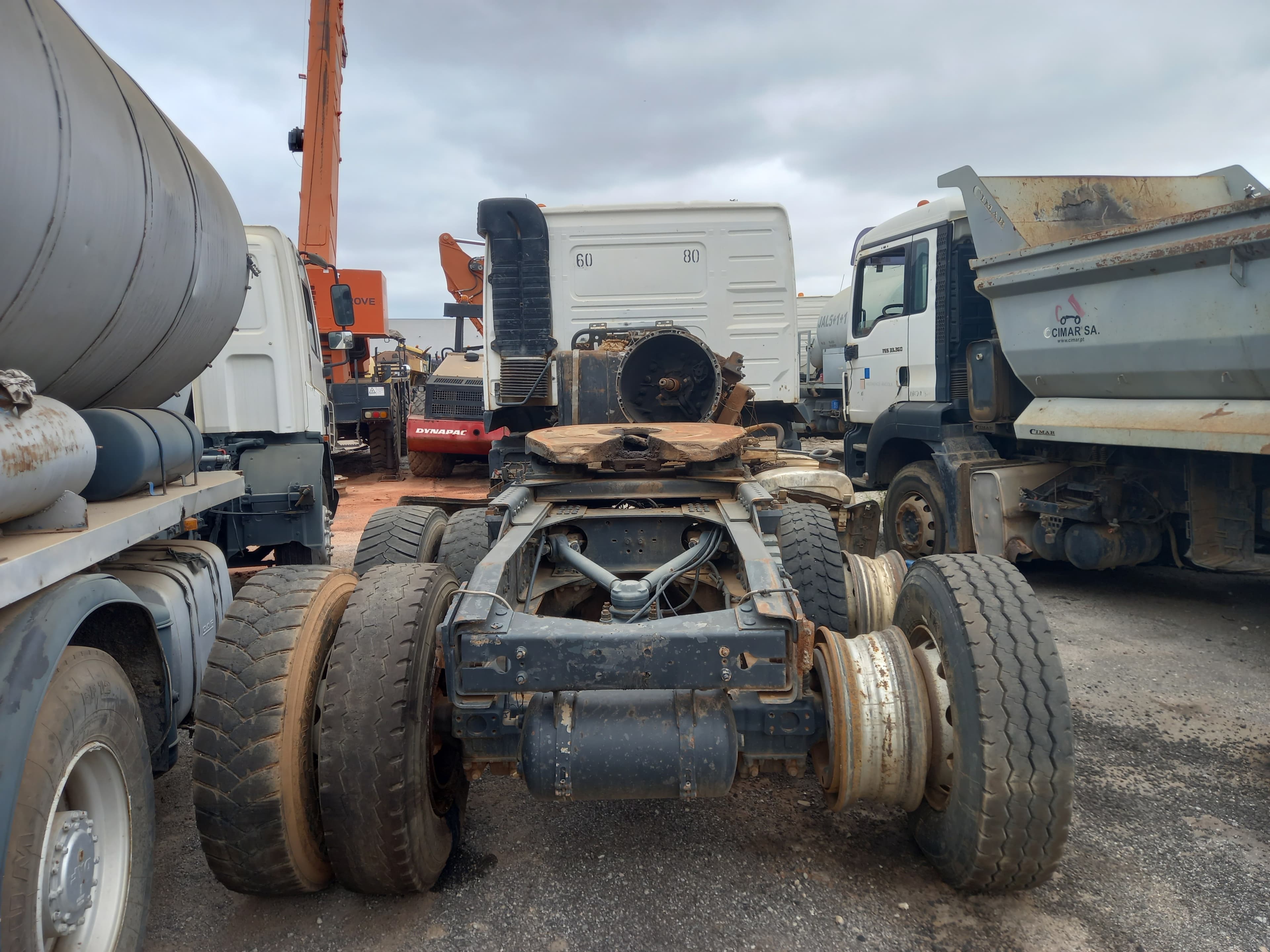 Camião Trator( 6X4) VOLVO FM 440 — imagem 2