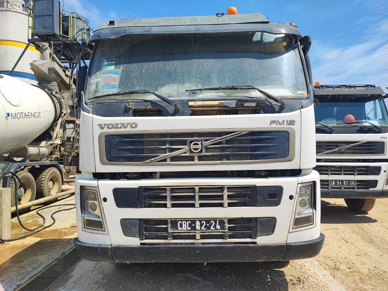 CABINDA - Autobetoneira (9 M3) VOLVO FM 12-43 8x4 — imagem 3