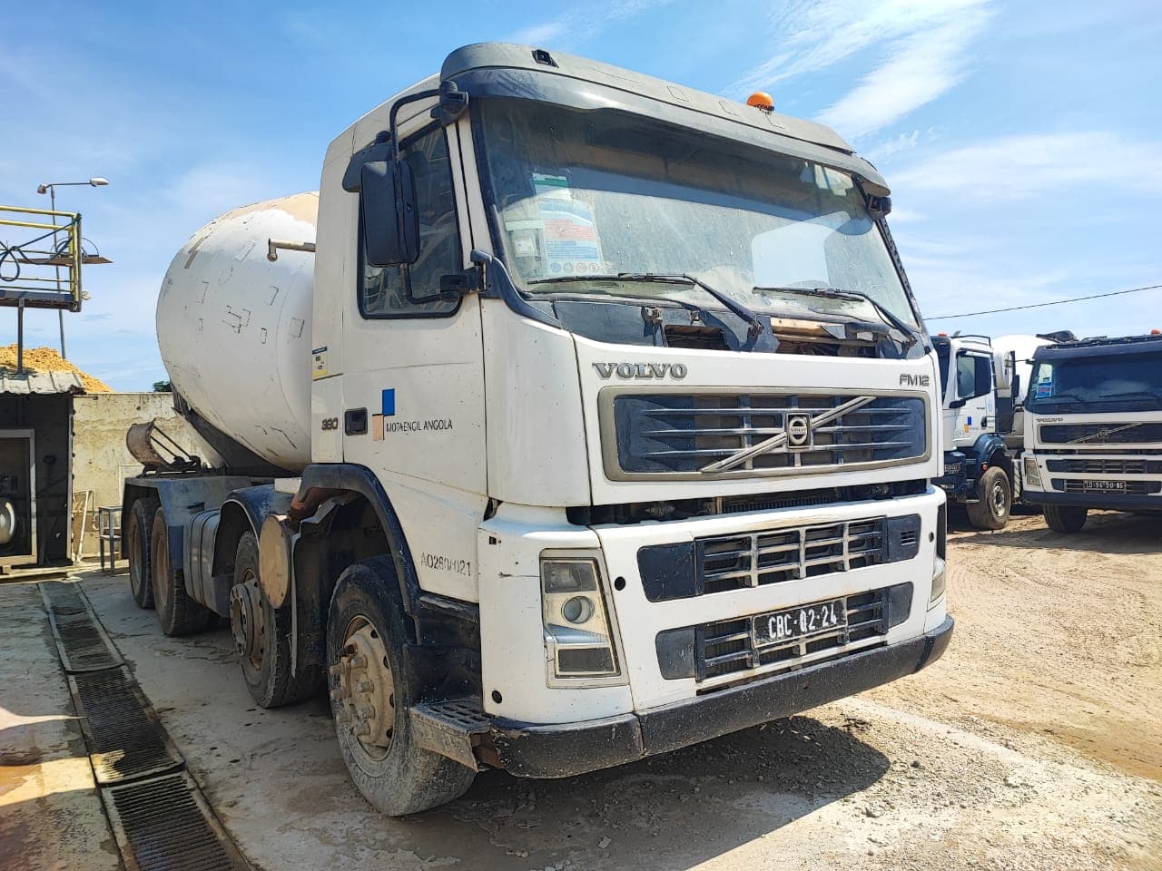 CABINDA - Autobetoneira (9 M3) VOLVO FM 12-43 8x4 — imagem 2