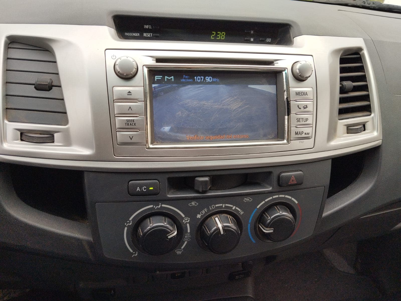 Toyota Hilux · Year 2013 — image 23
