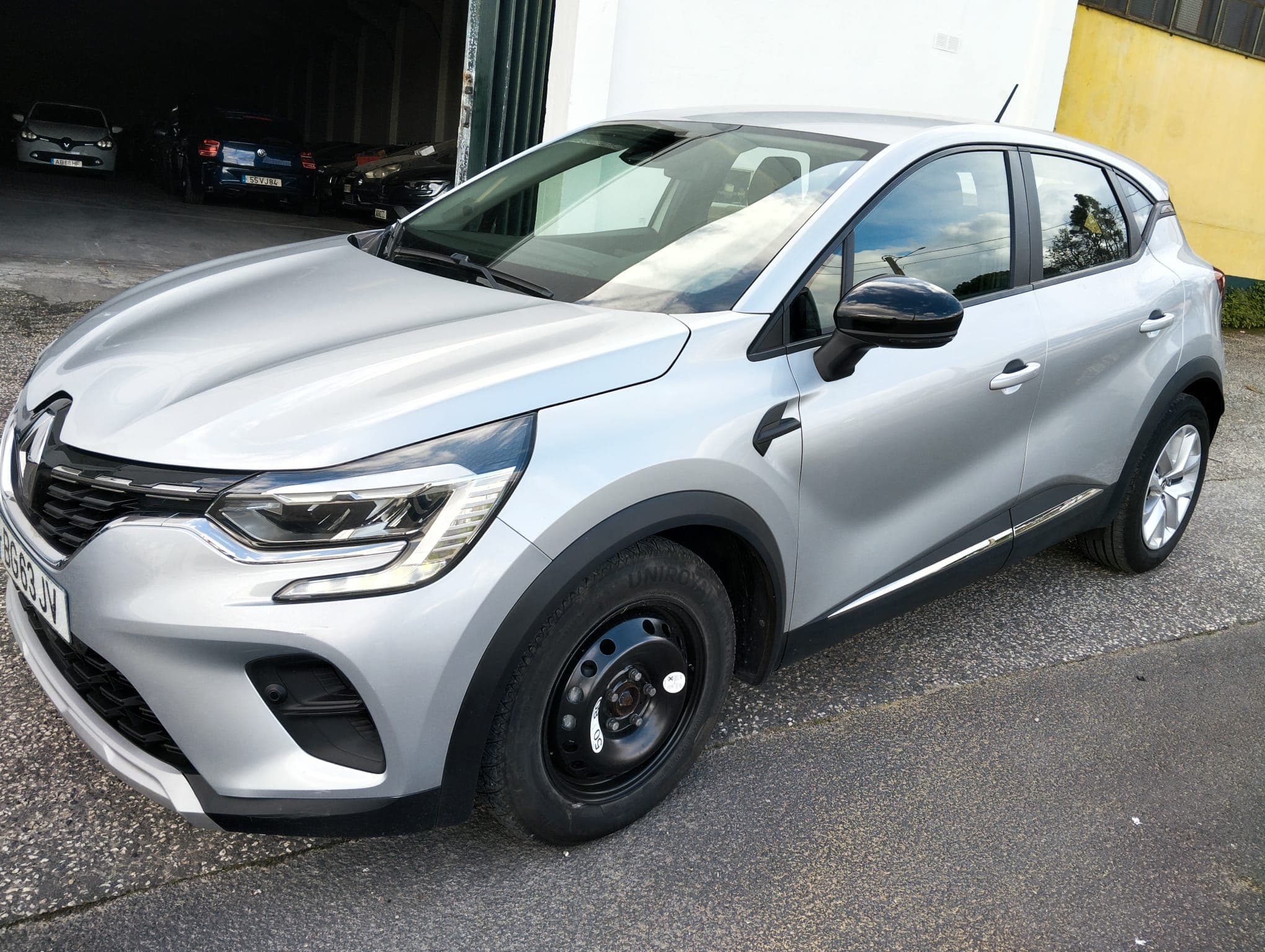 Renault Captur · Ano 2021 — imagem 1