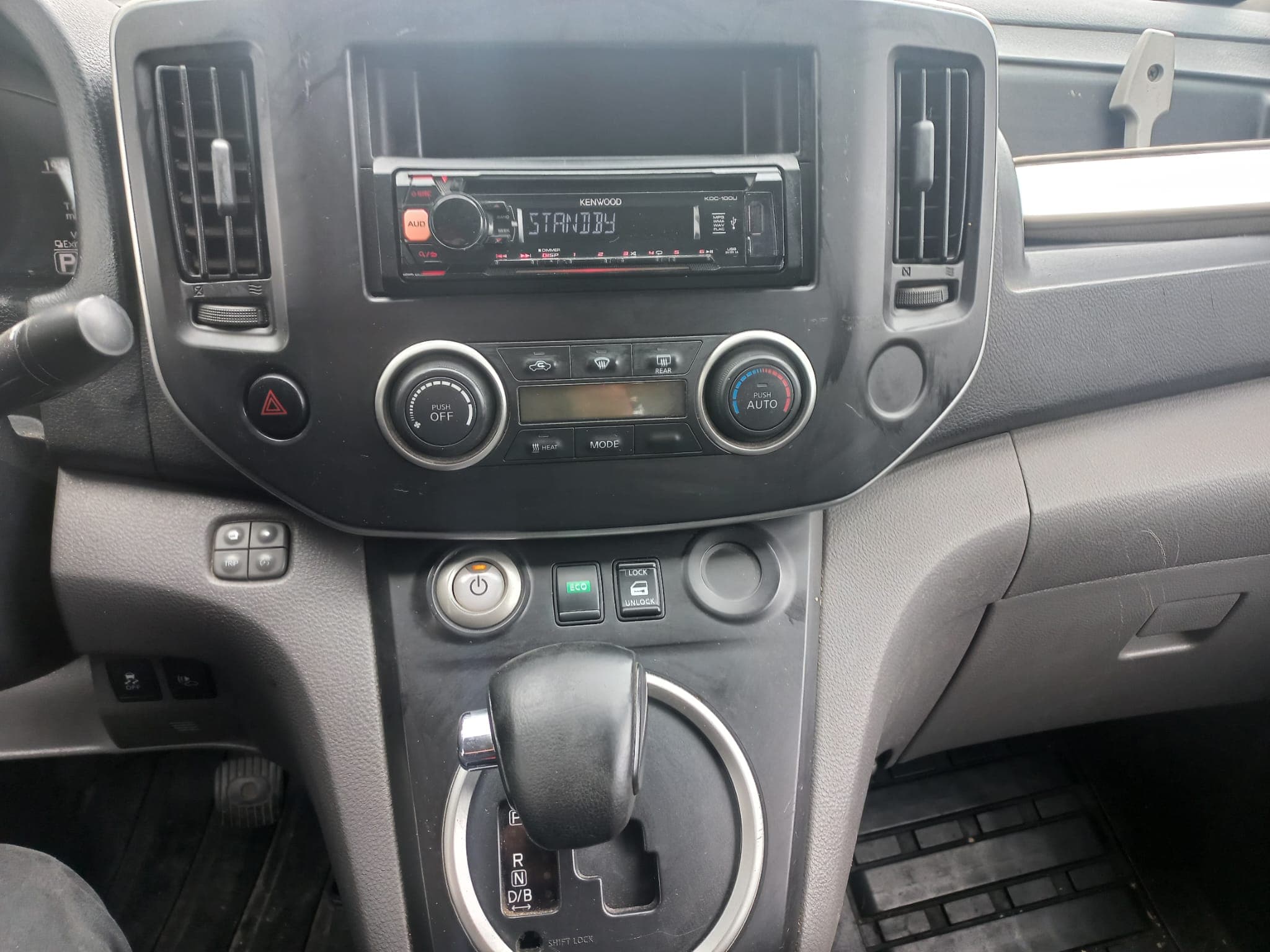 Nissan NV200 · Ano 2015 — imagem 26