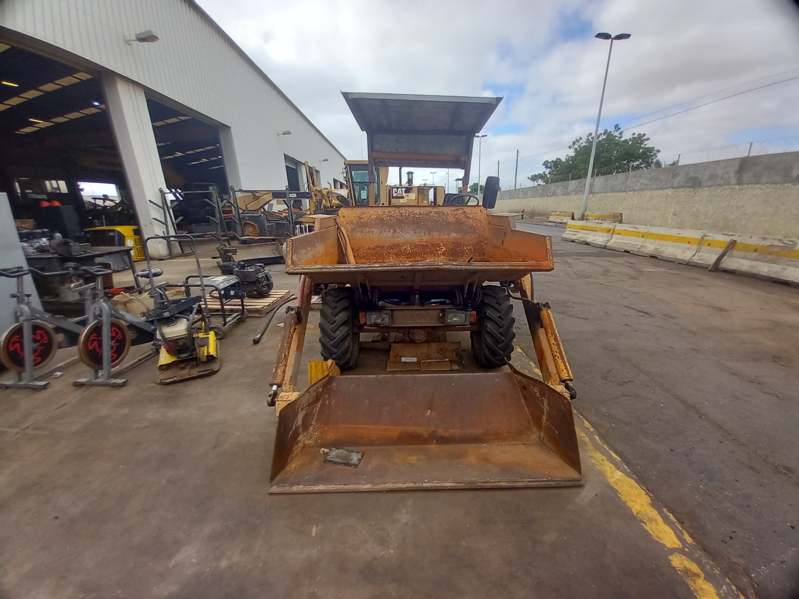 Dumpers (4X4) + Geradores + Bomba Betão 50 M3/H — imagem 32