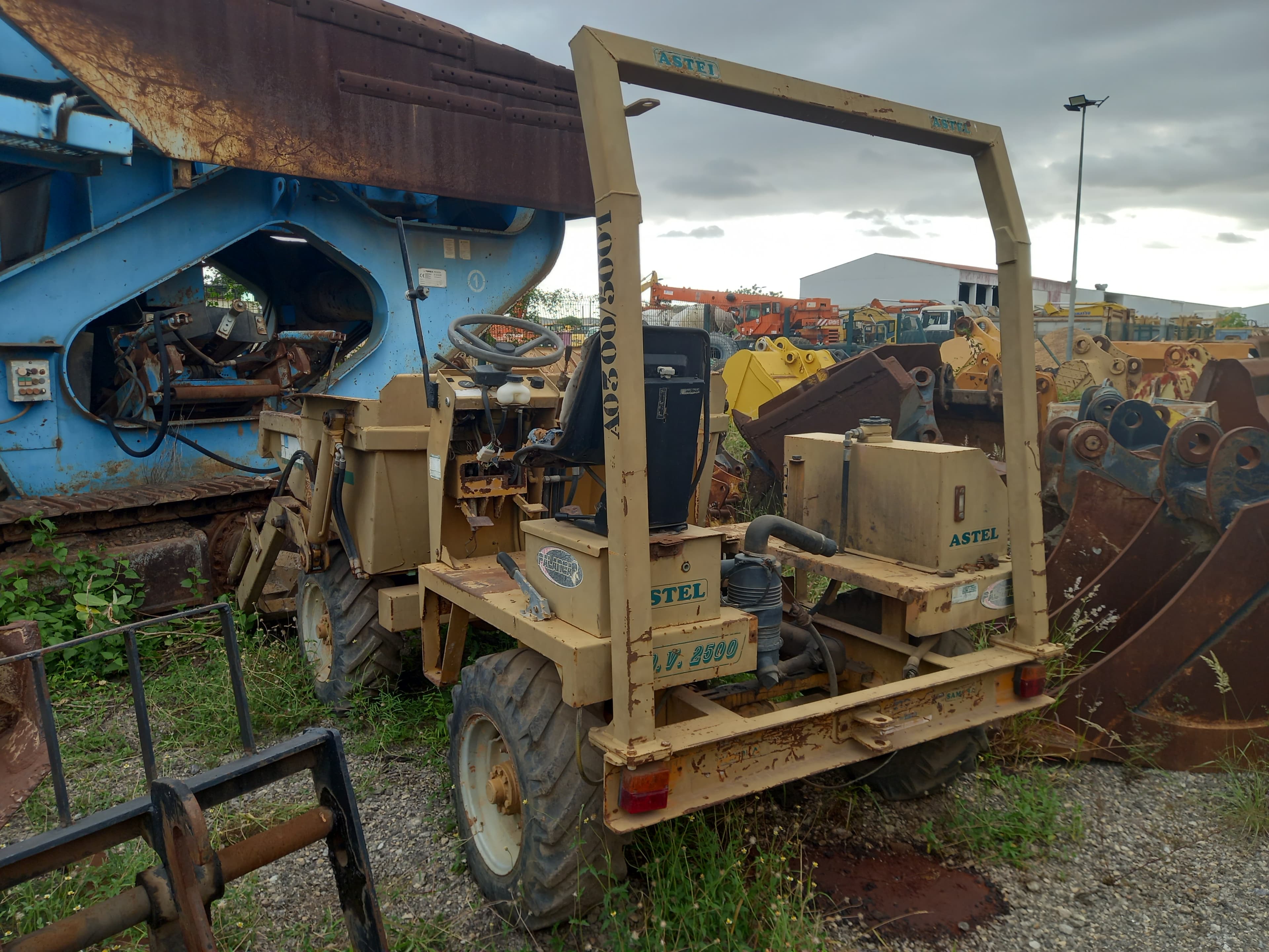 Dumpers (4X4) + Geradores + Bomba Betão 50 M3/H — imagem 5