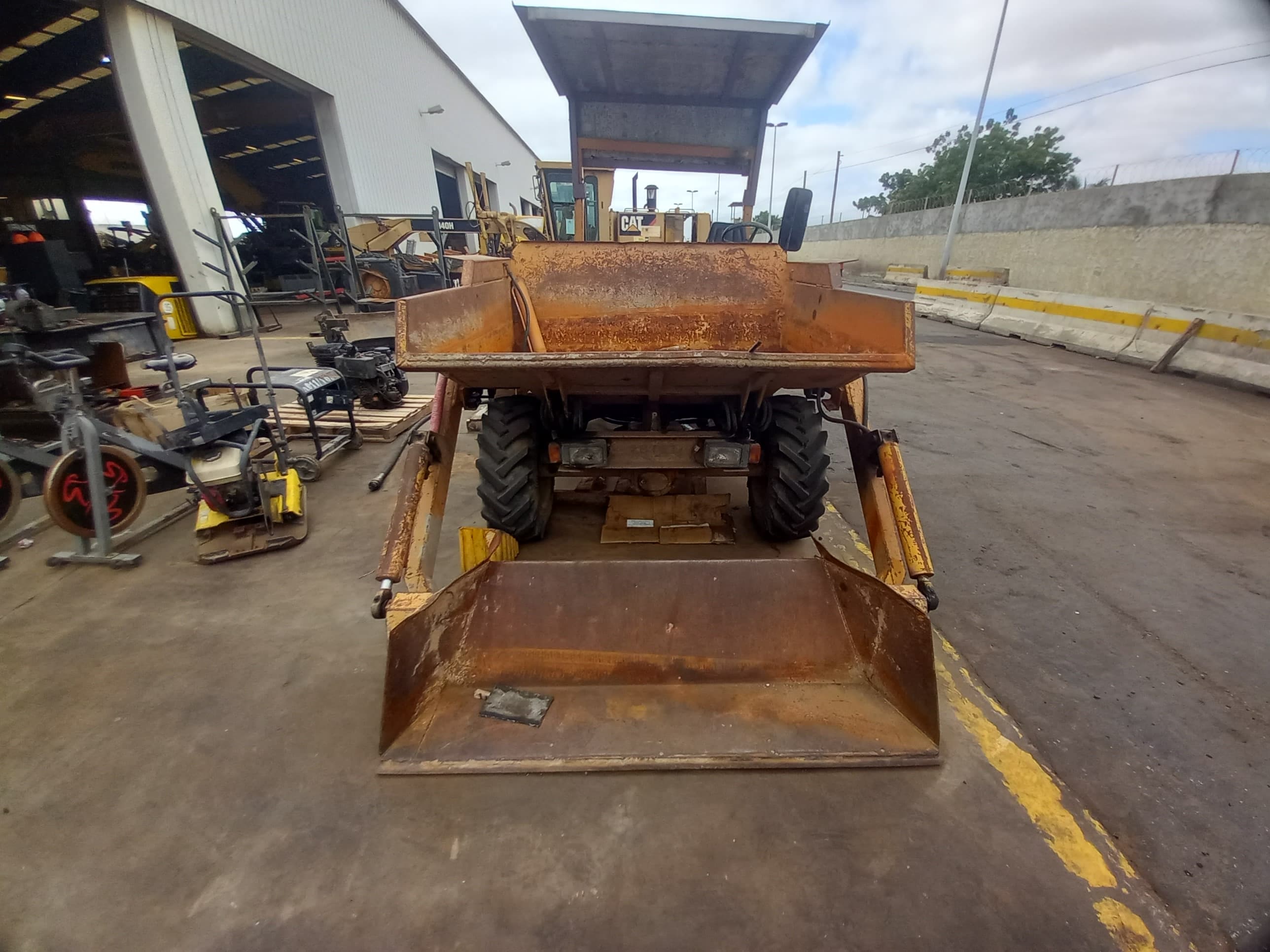 Dumpers (4X4) + Geradores + Bomba Betão 50 M3/H — imagem 31