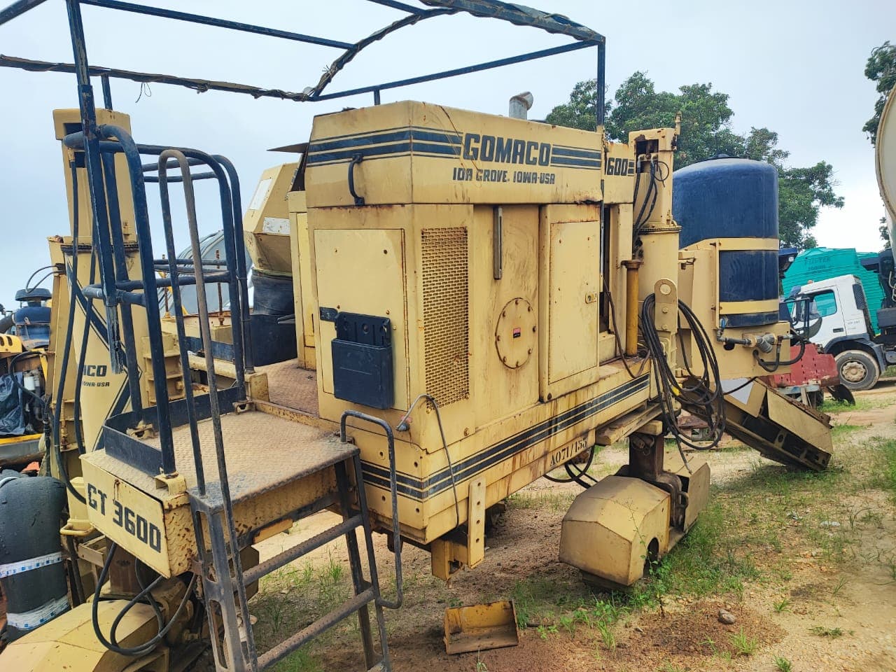 CABINDA - Pavimentadora GOMACO GT 3600 + CABINDA - Grua Torre - Lança de 40 a 50 m, 1,5 a 2 POTAIN 743 E1975 + CABINDA - ATLAS COPCO XAS 137 DD