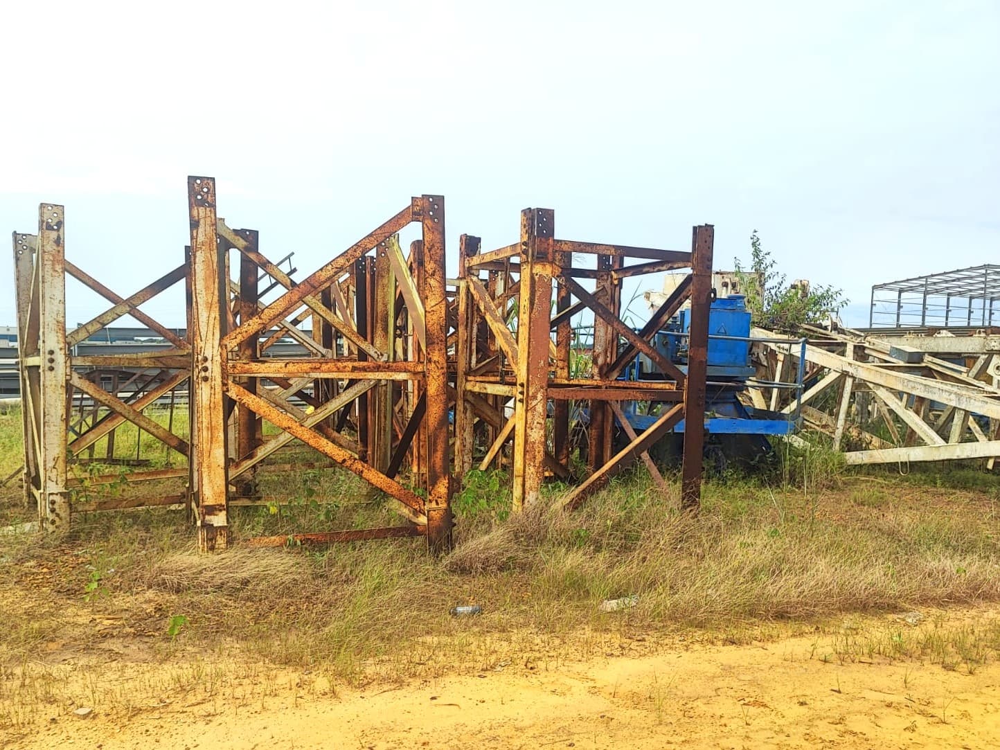 CABINDA - Pavimentadora GOMACO GT 3600 + CABINDA - Grua Torre - Lança de 40 a 50 m, 1,5 a 2 POTAIN 743 E1975 + CABINDA - ATLAS COPCO XAS 137 DD — imagem 4