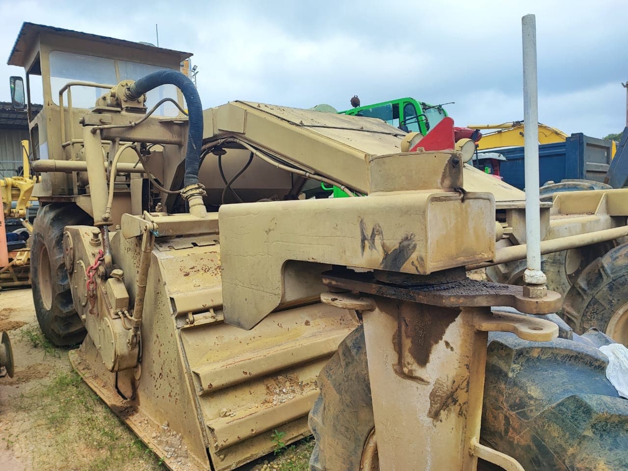 CABINDA - Retroescavadora, e Misturadora/Recicladora — imagem 5
