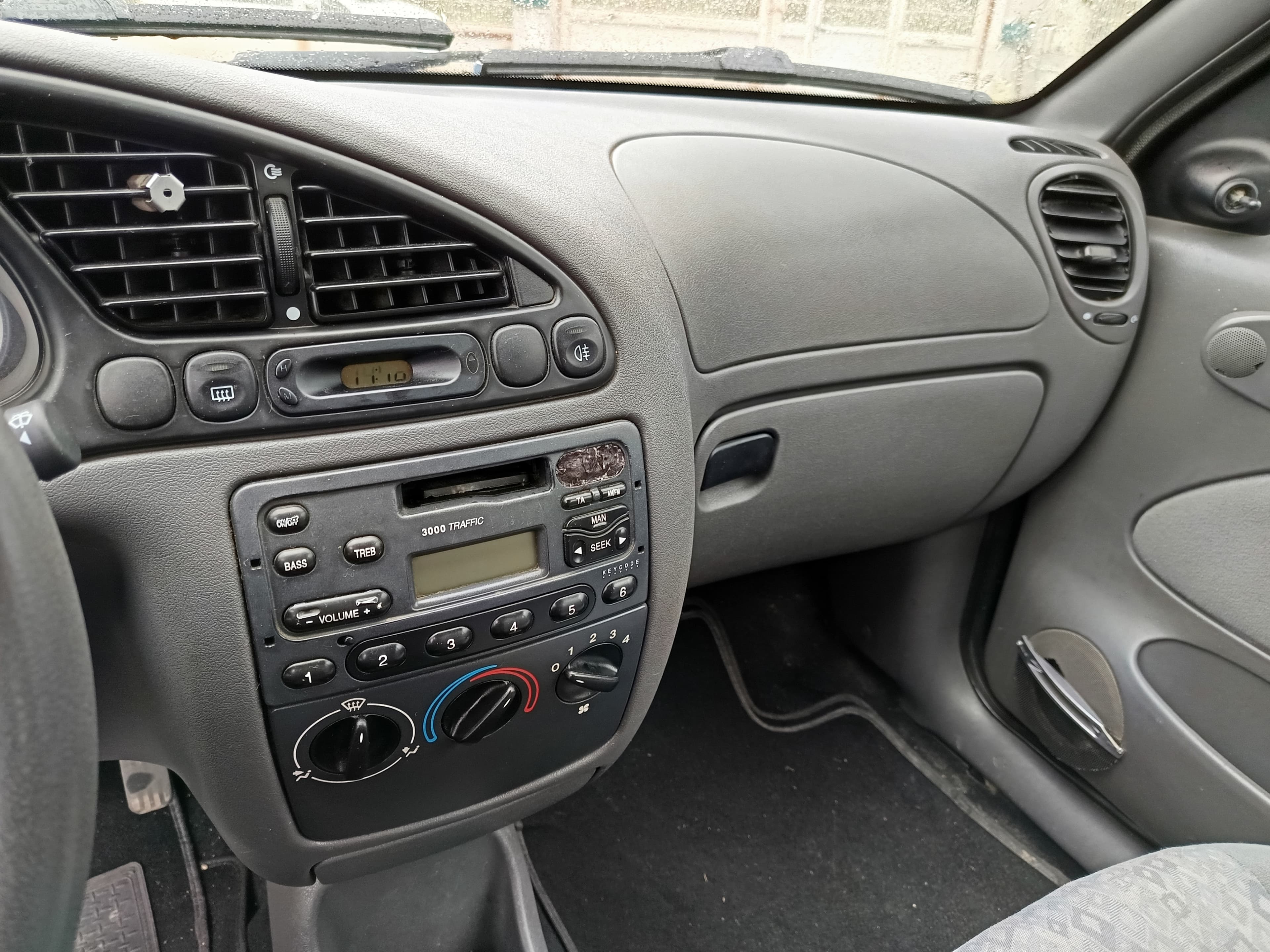 Ford Fiesta · Ano 1999 — image 37