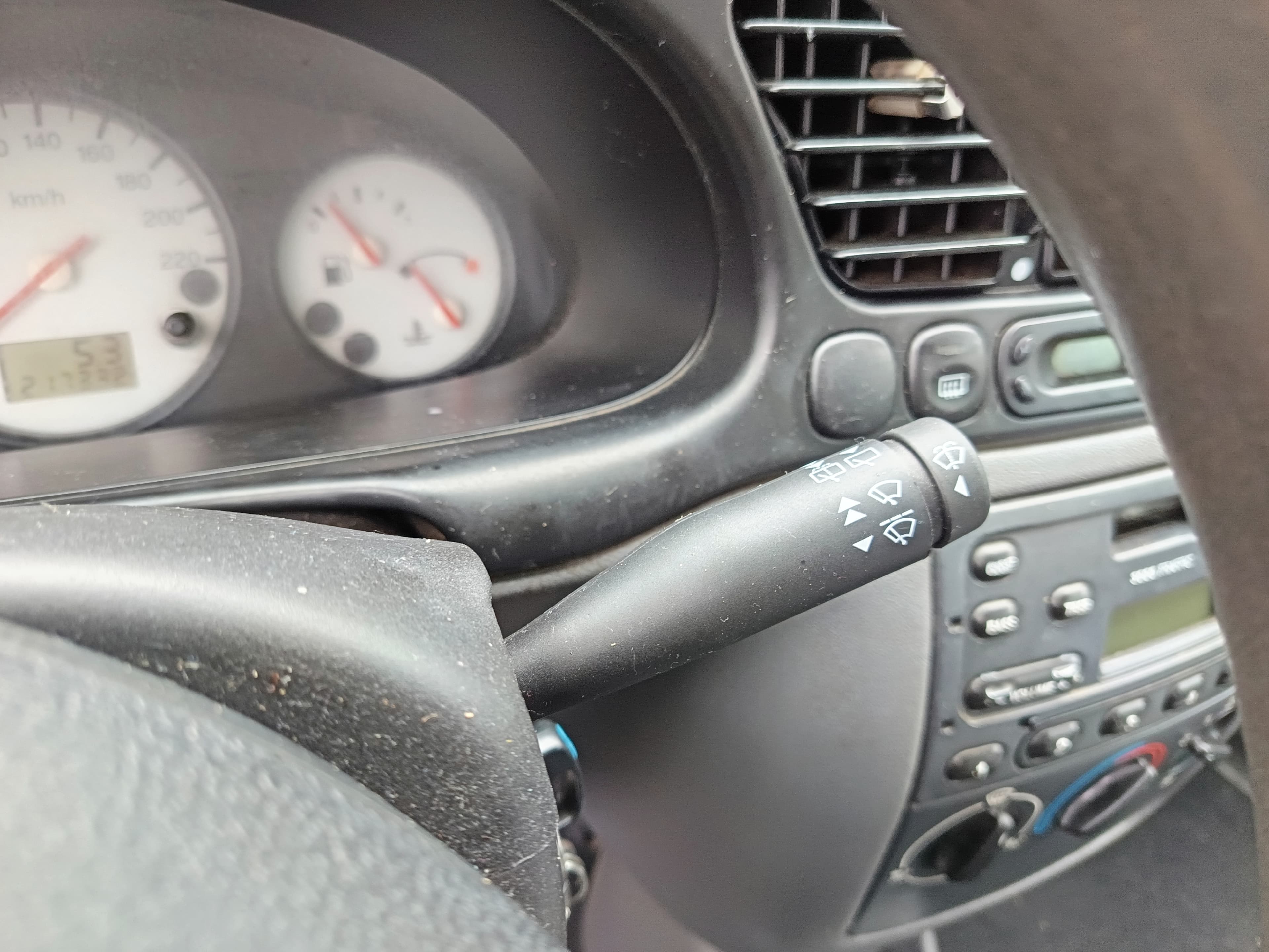 Ford Fiesta · Ano 1999 — image 41