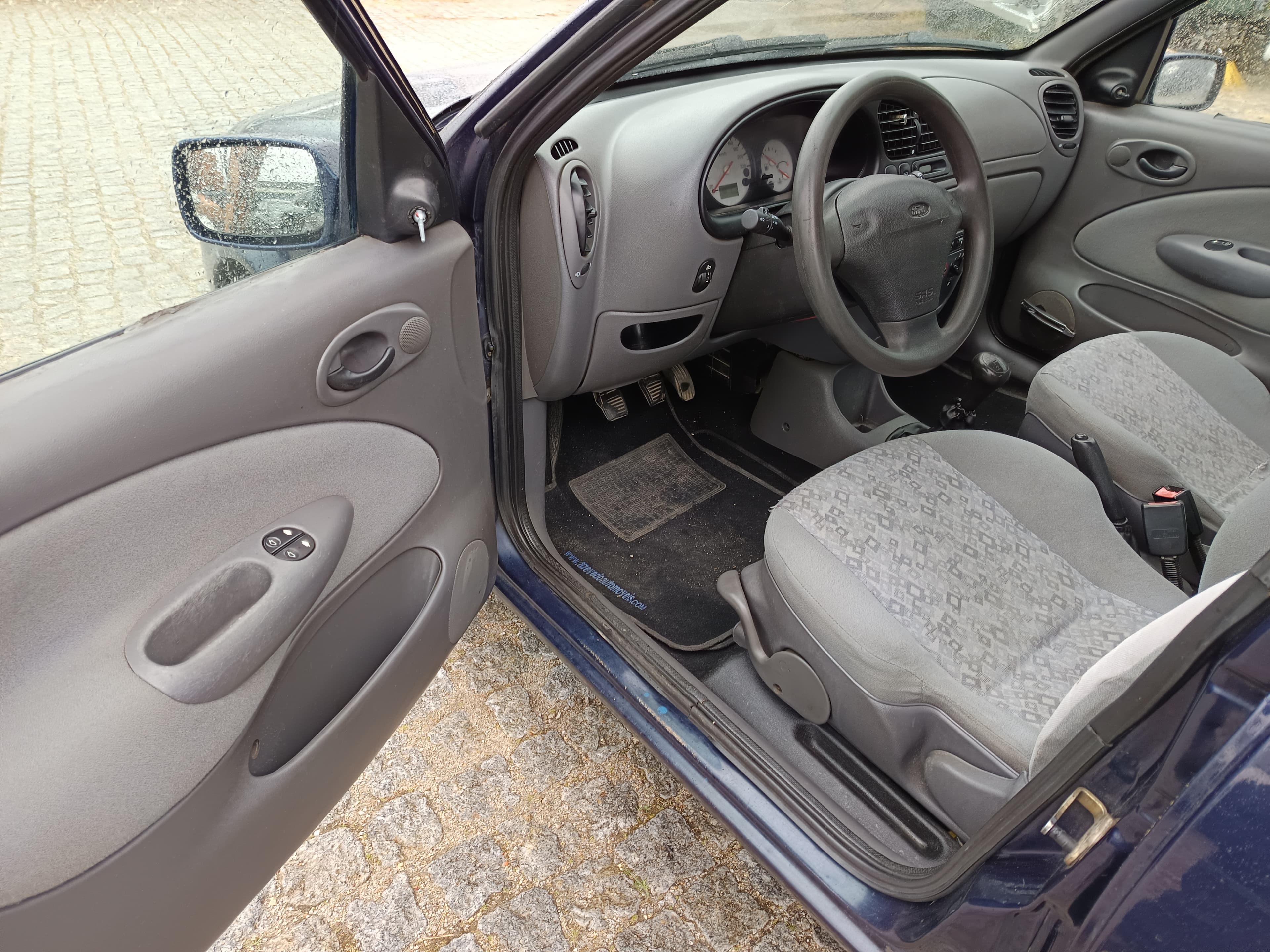 Ford Fiesta · Ano 1999 — image 32