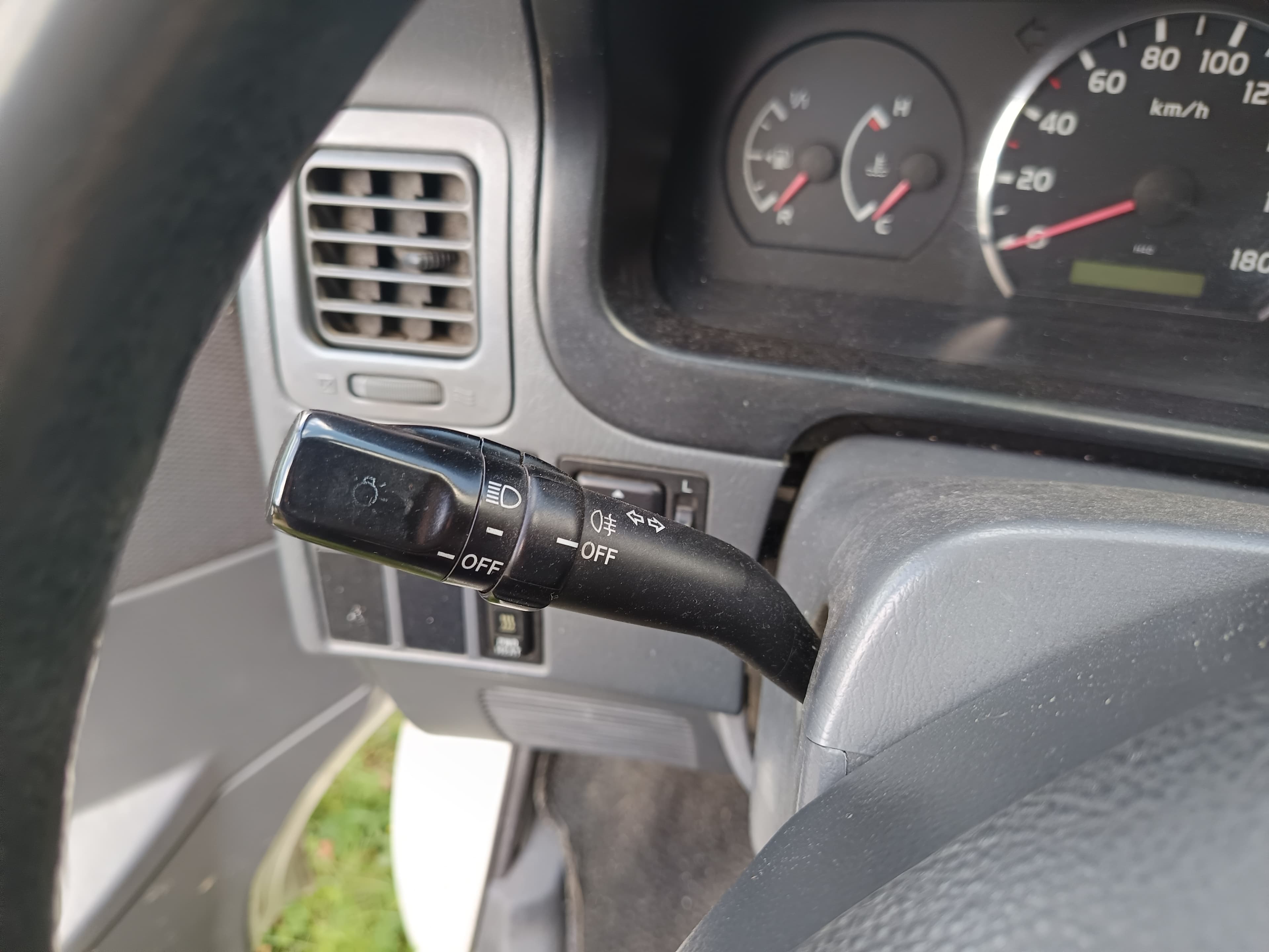 Toyota Hiace · Ano 2010 — imagem 17
