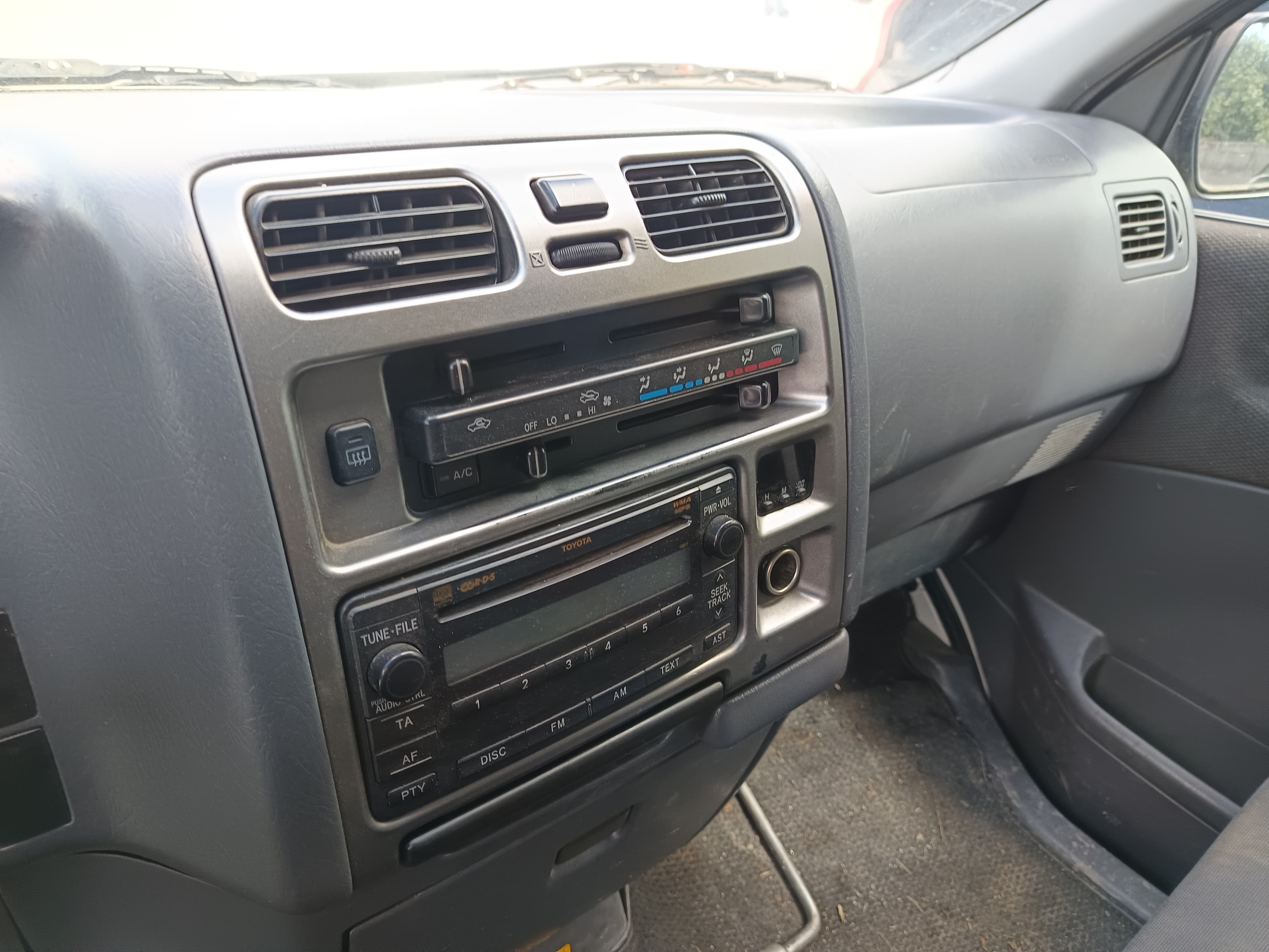 Toyota Hiace · Ano 2010 — imagem 13