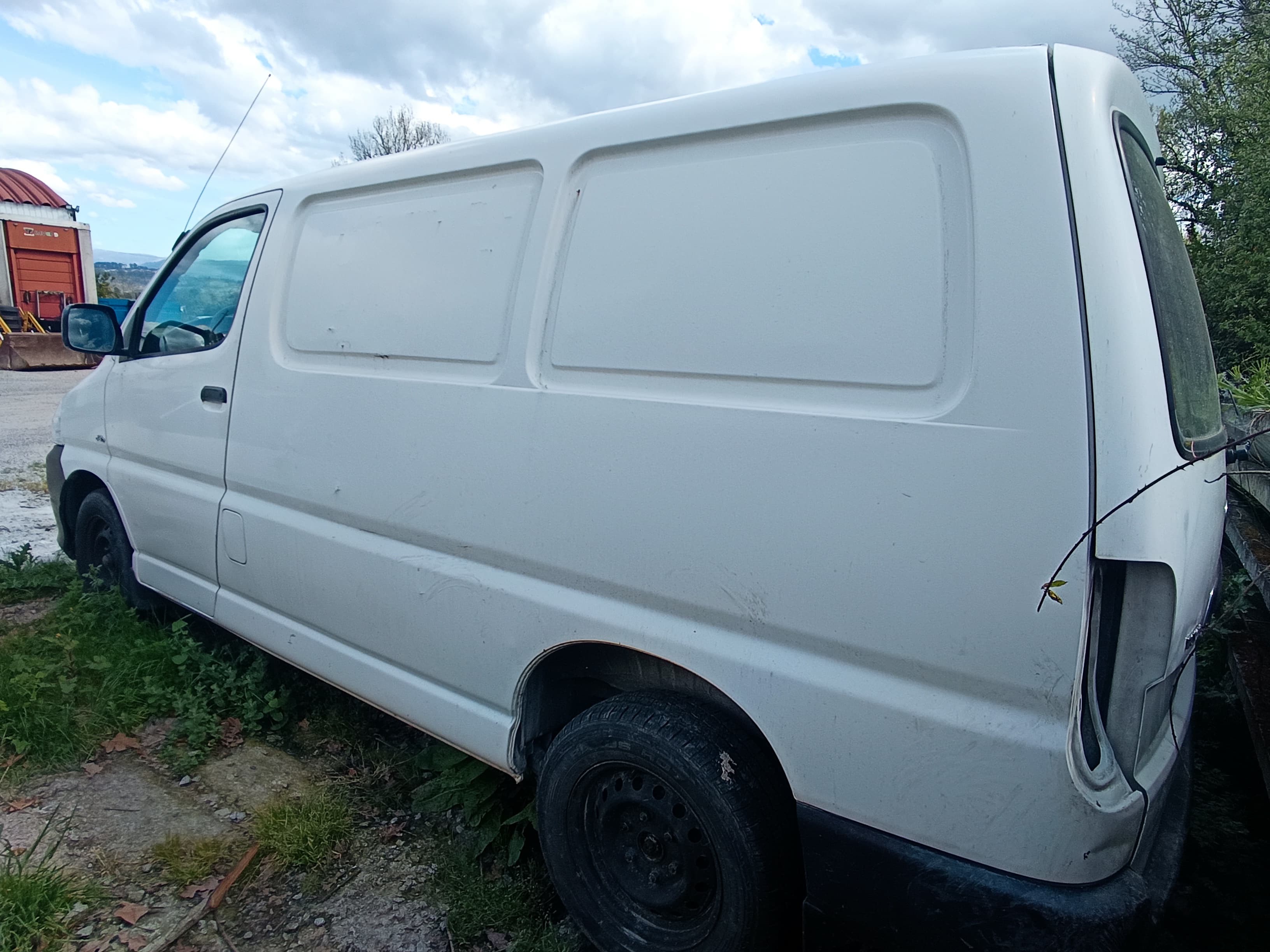 Toyota Hiace · Ano 2010 — imagem 7