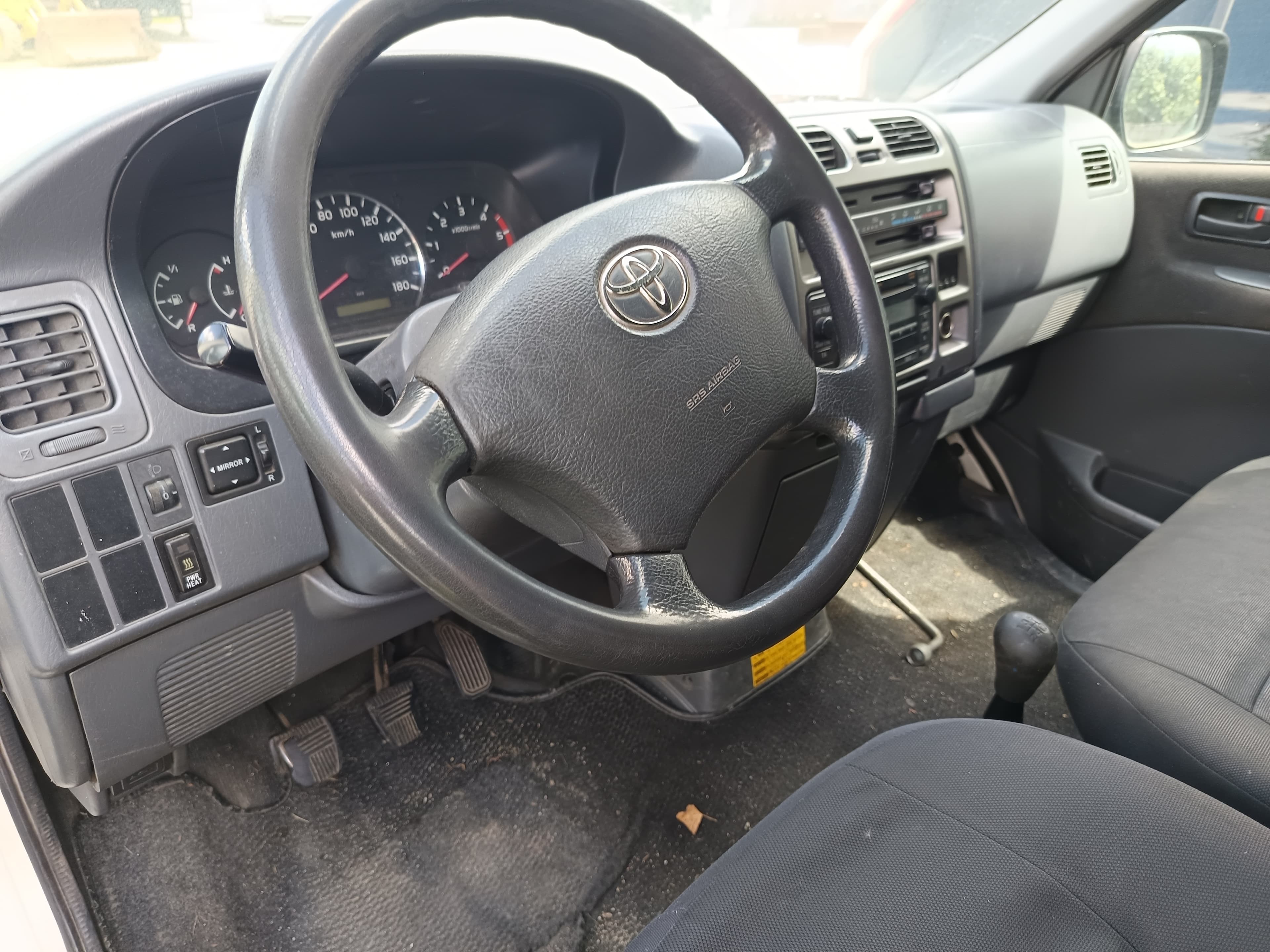 Toyota Hiace · Ano 2010 — imagem 12