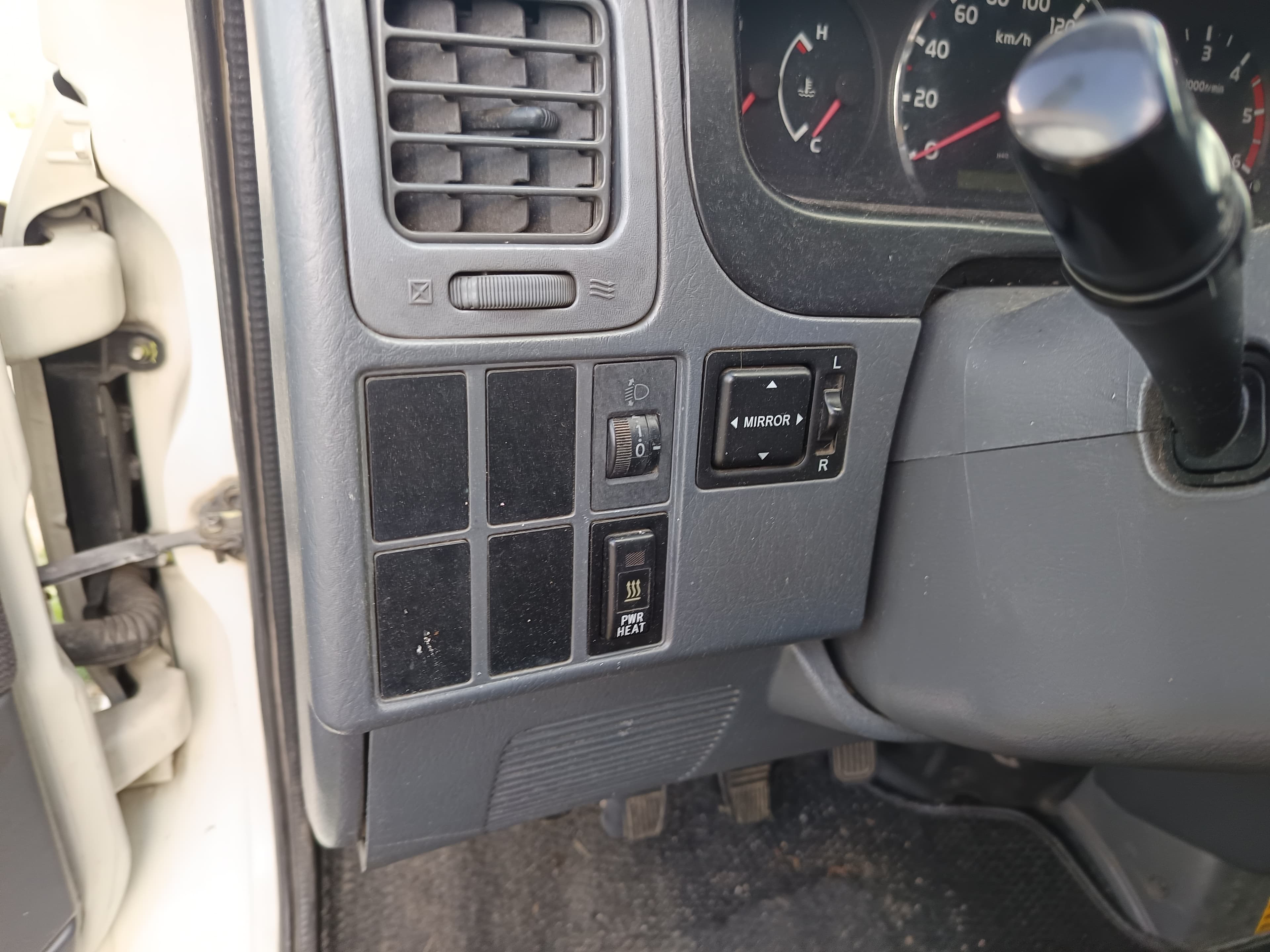 Toyota Hiace · Ano 2010 — imagem 18