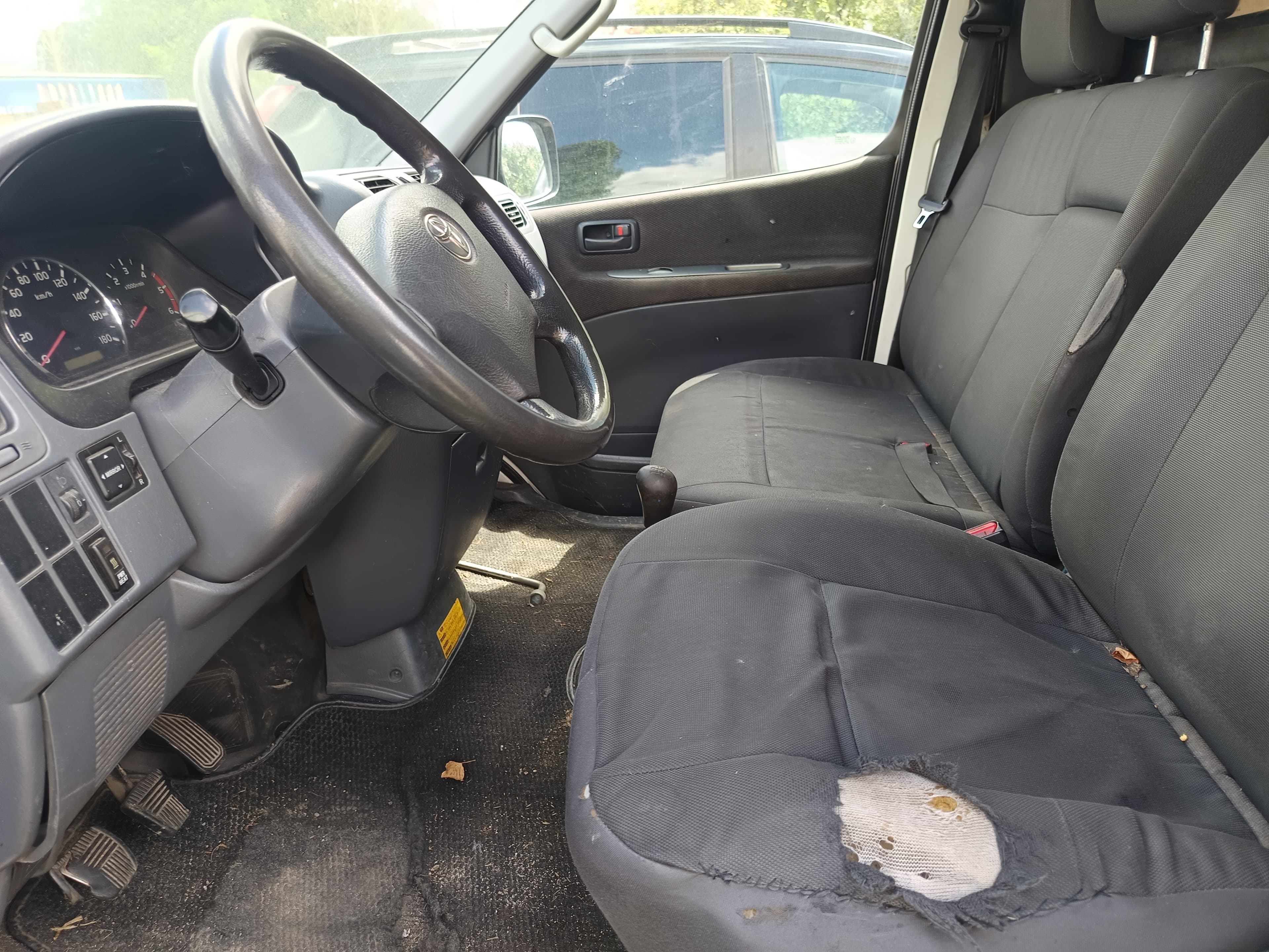 Toyota Hiace · Ano 2010 — imagem 10