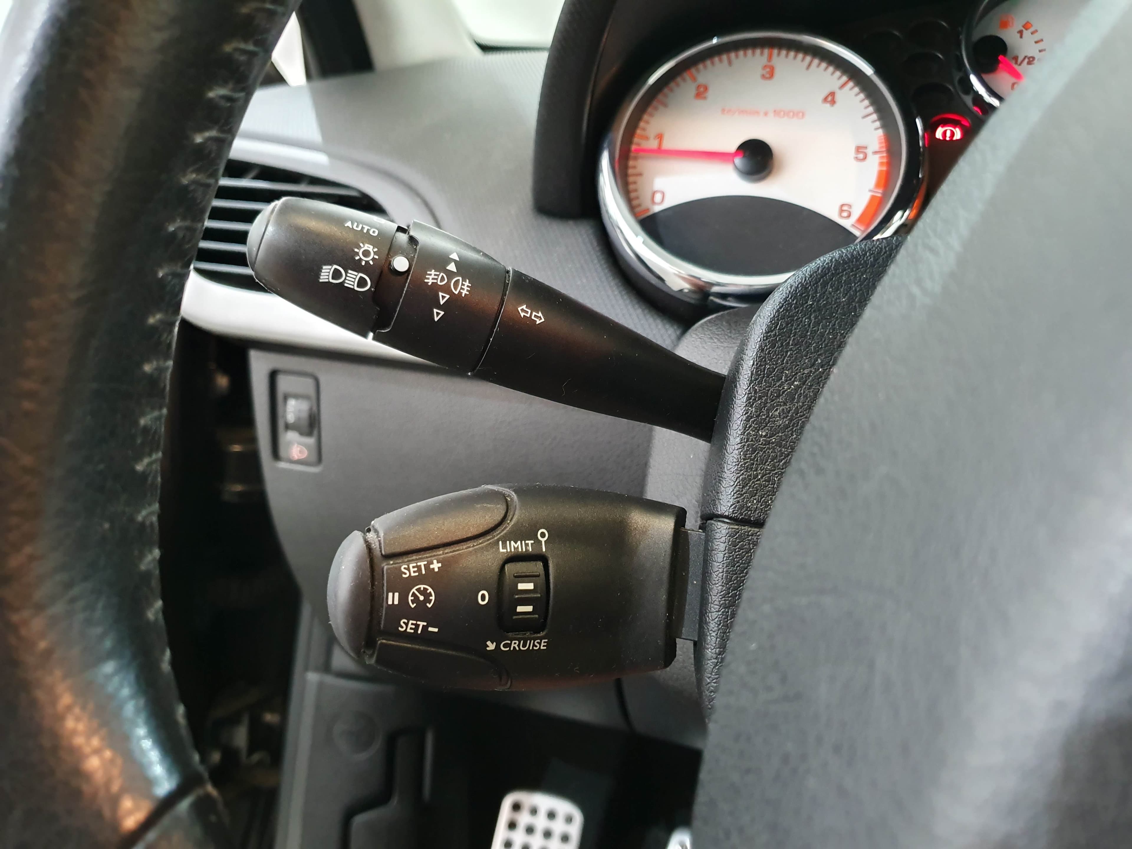 Peugeot 207 · Ano 2012 — imagem 29