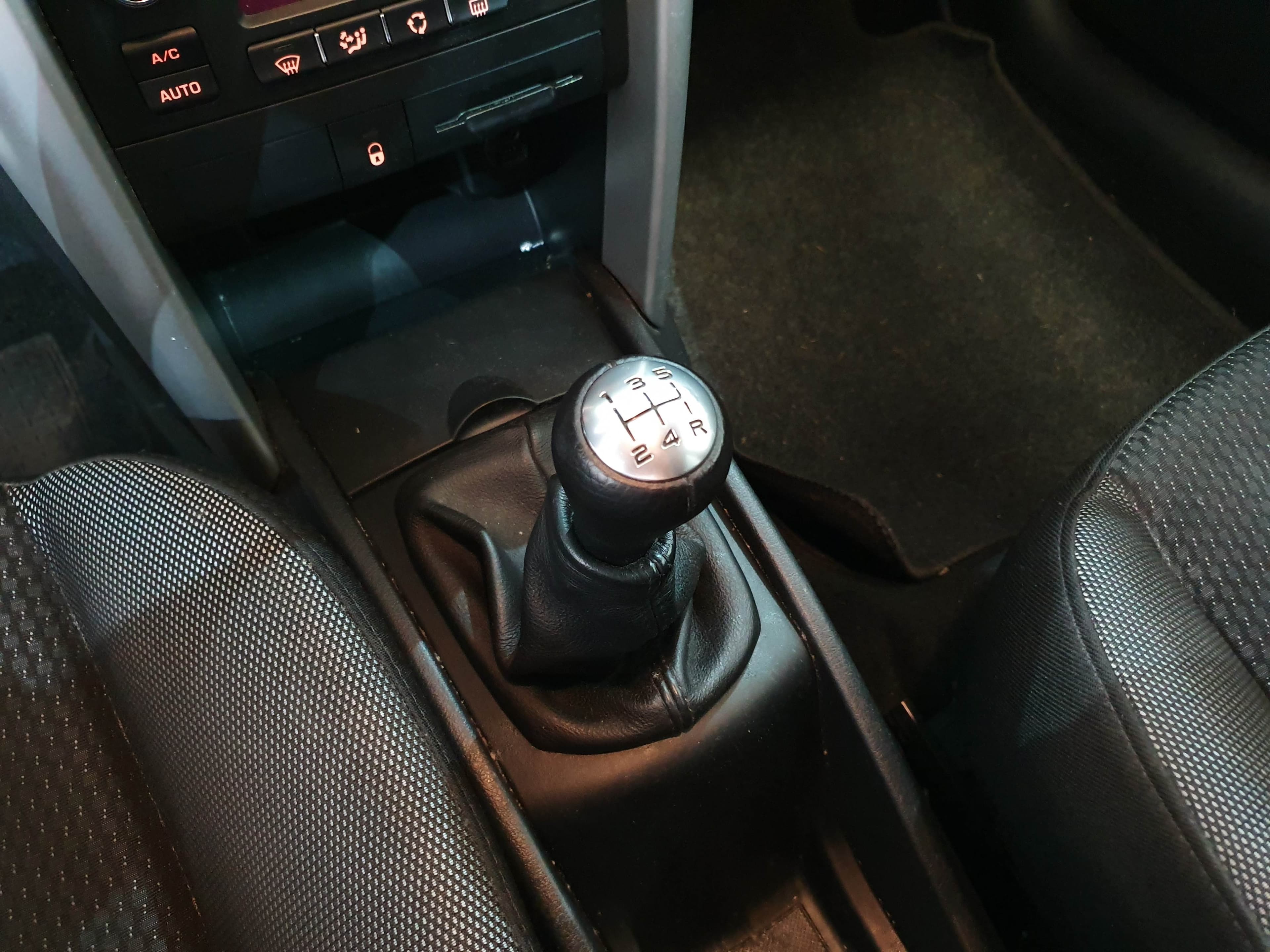 Peugeot 207 · Ano 2012 — imagem 26