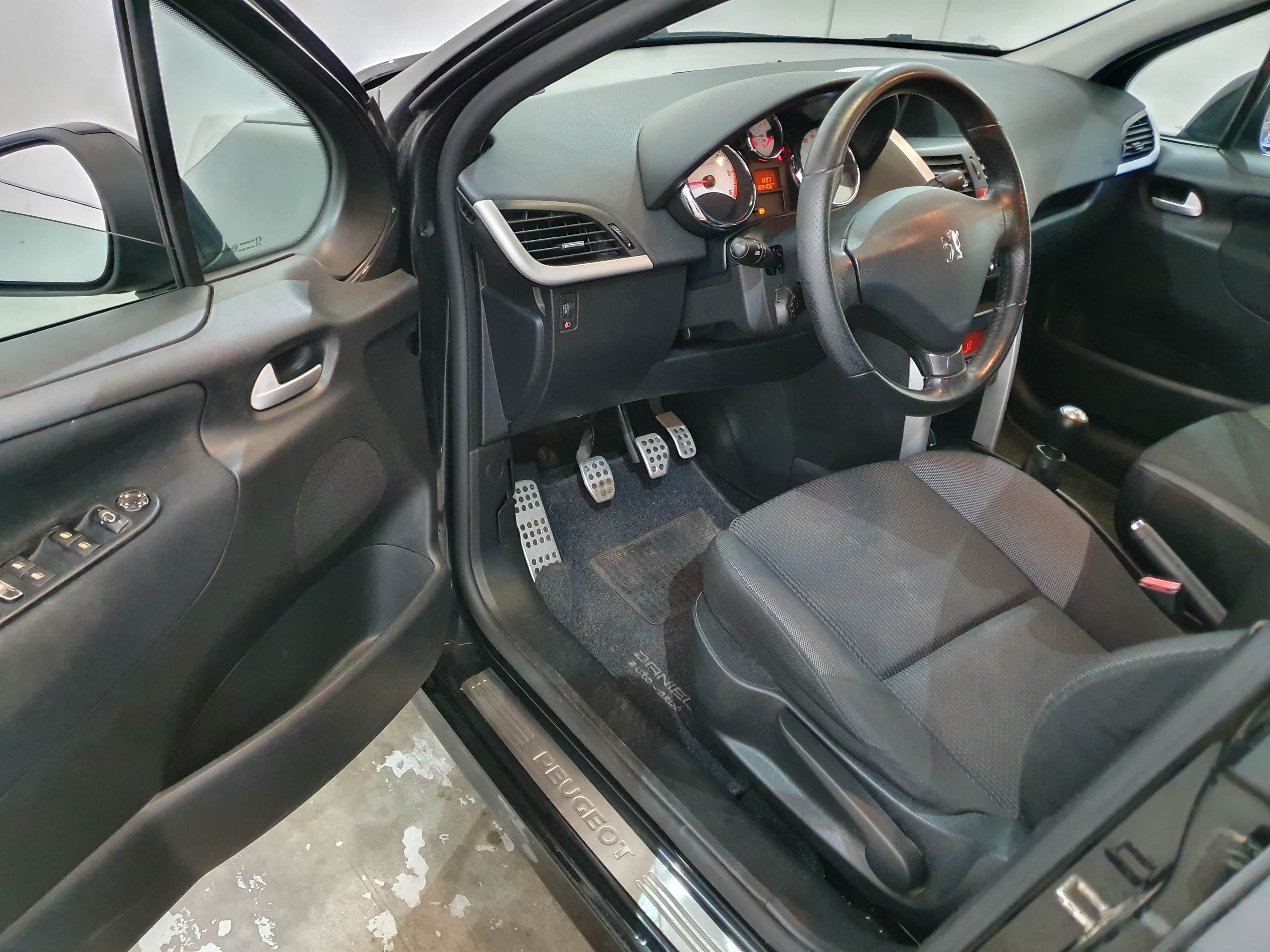 Peugeot 207 · Ano 2012 — imagem 18