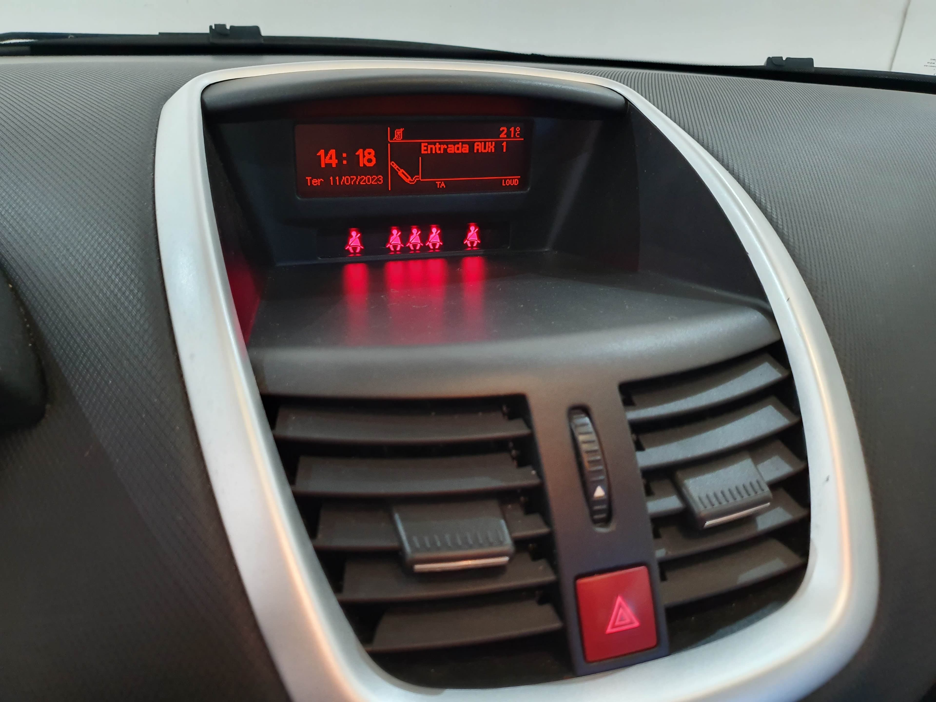 Peugeot 207 · Ano 2012 — imagem 24
