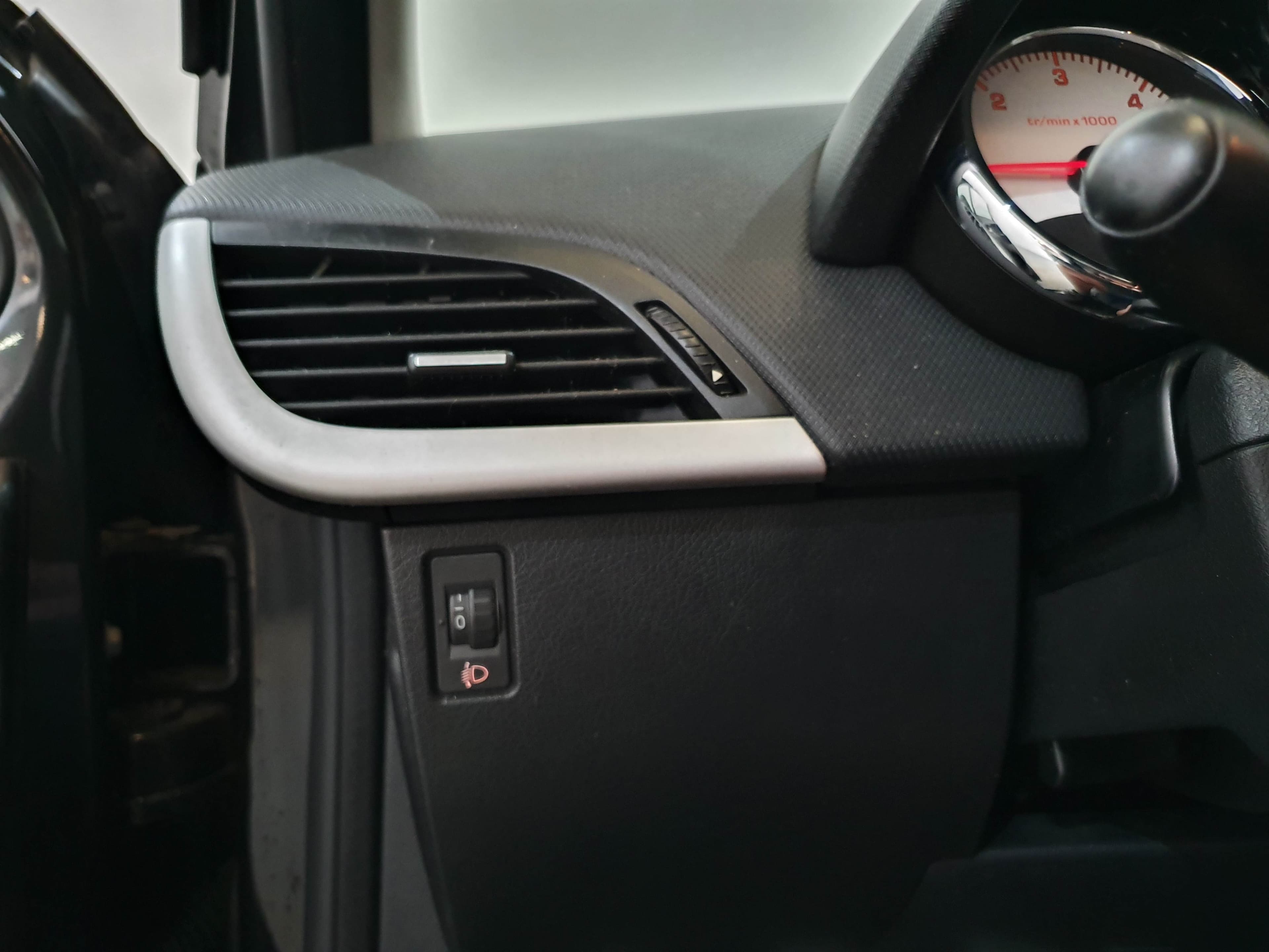 Peugeot 207 · Ano 2012 — imagem 30