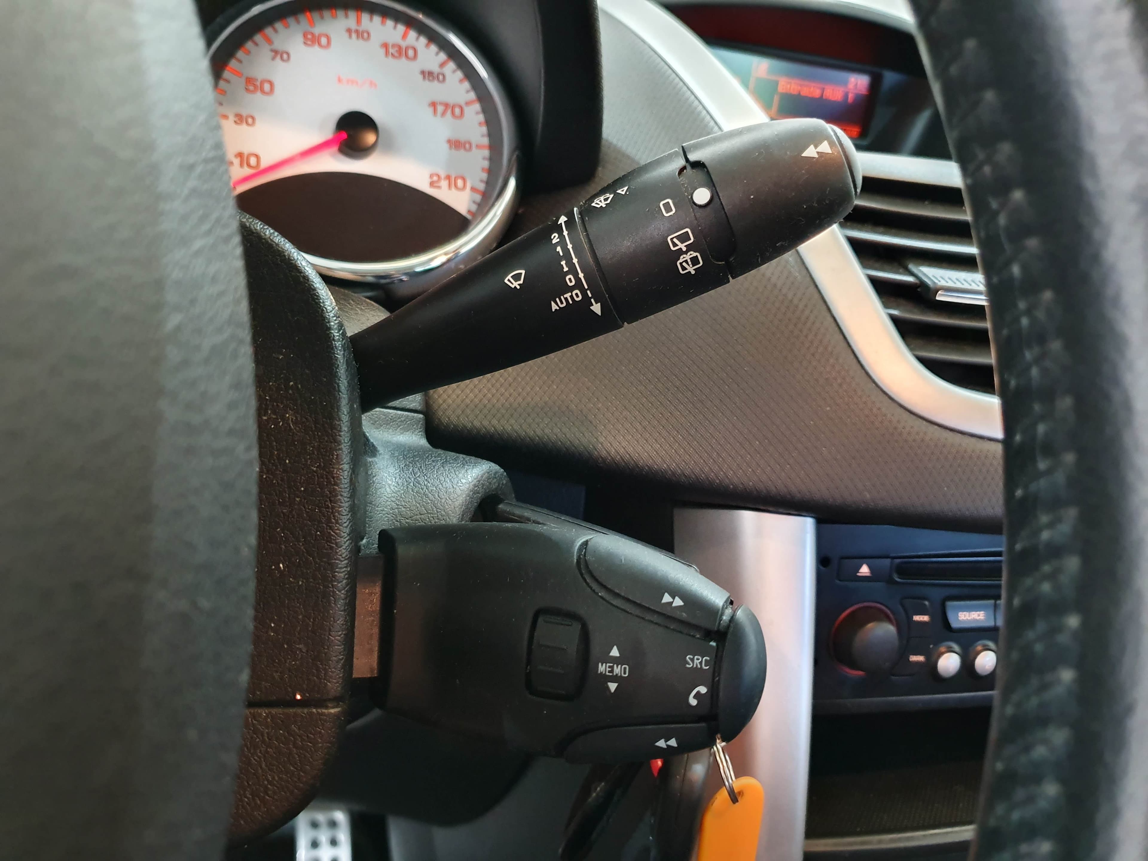 Peugeot 207 · Ano 2012 — imagem 28