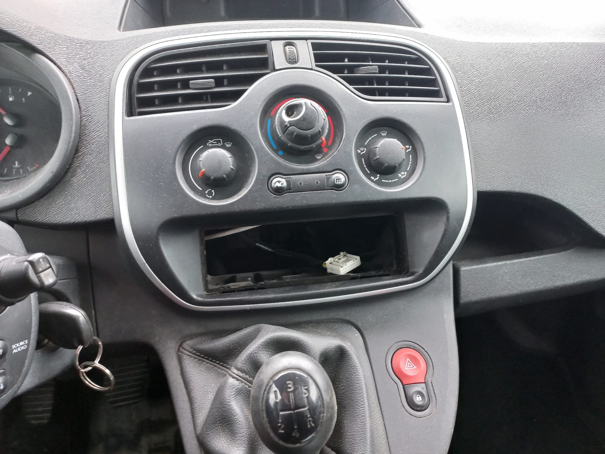 Renault Kangoo · Ano 2014 — image 15