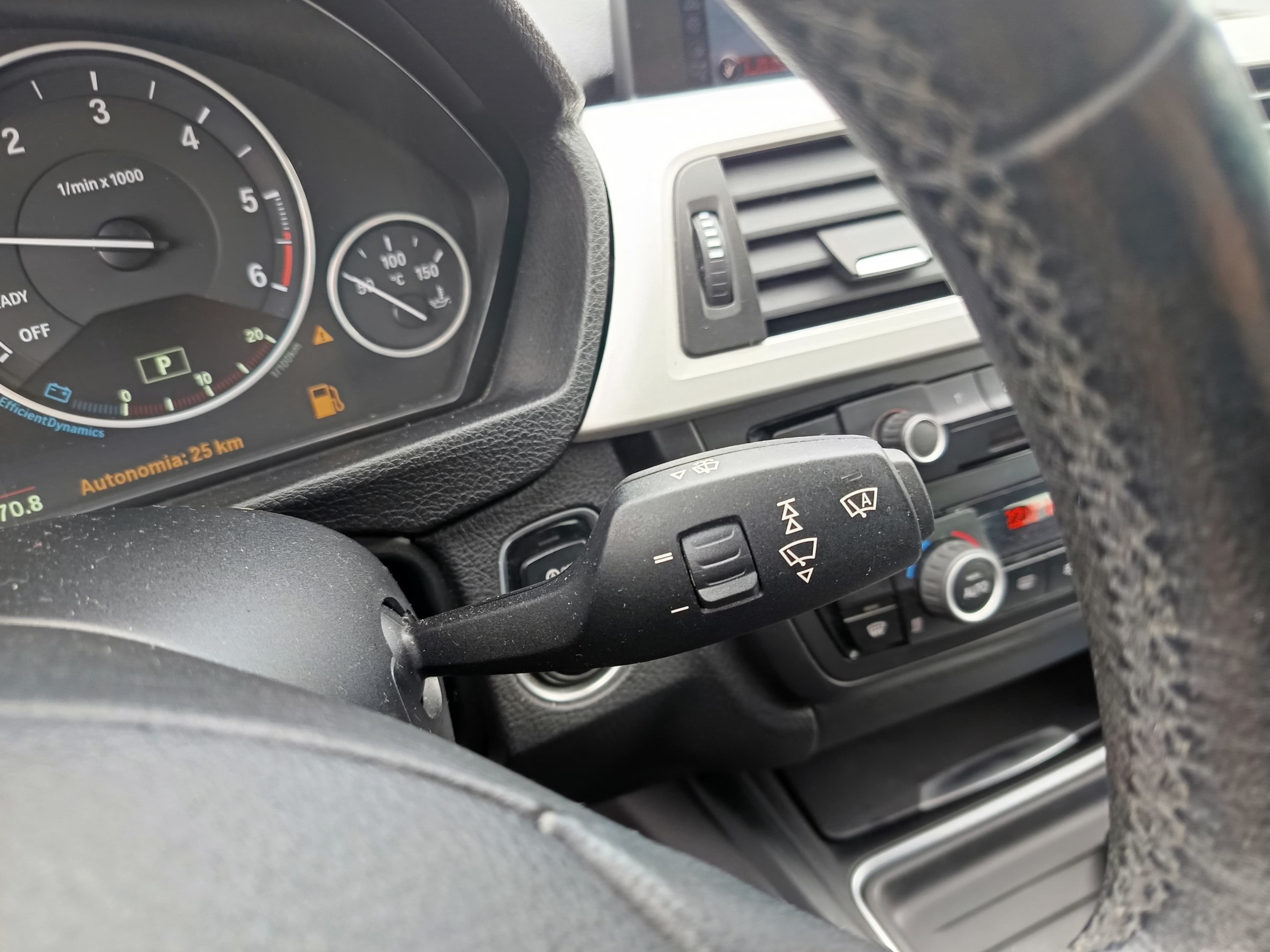 BMW 318 D · Ano 2012 — image 51