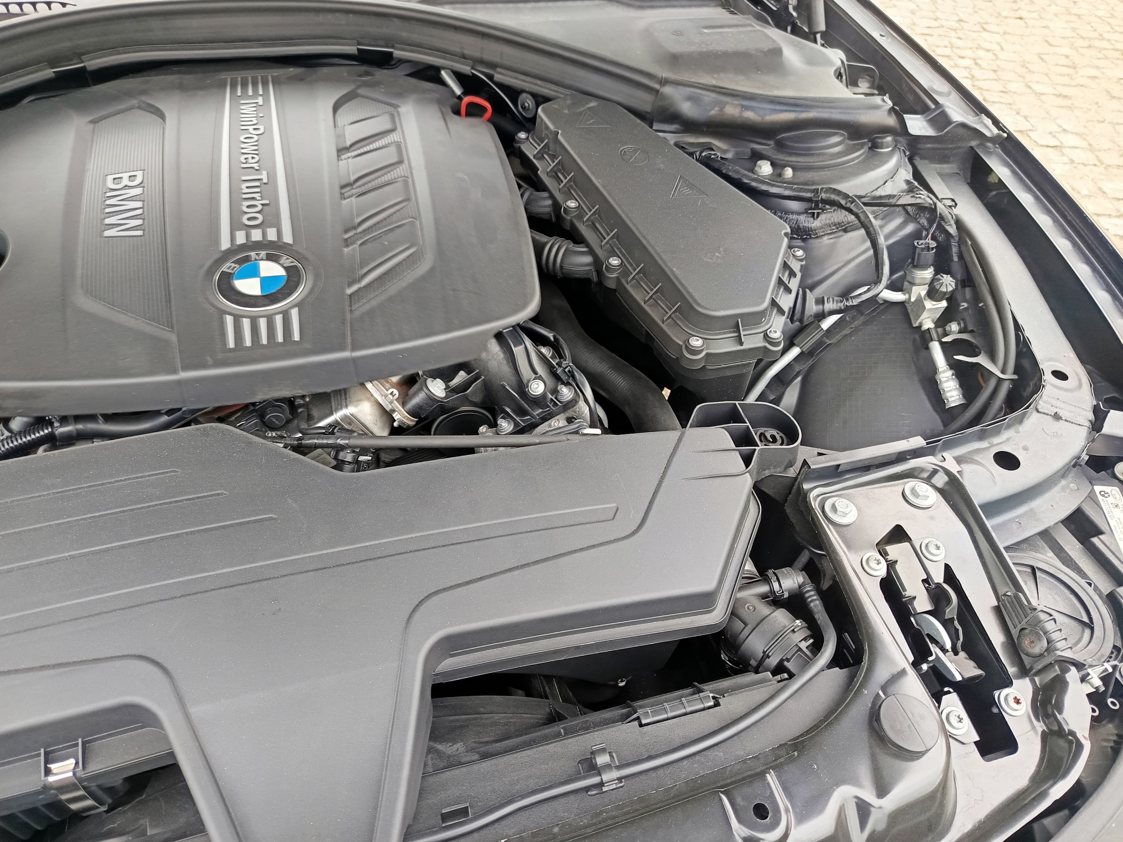 BMW 318 D · Ano 2012 — image 15