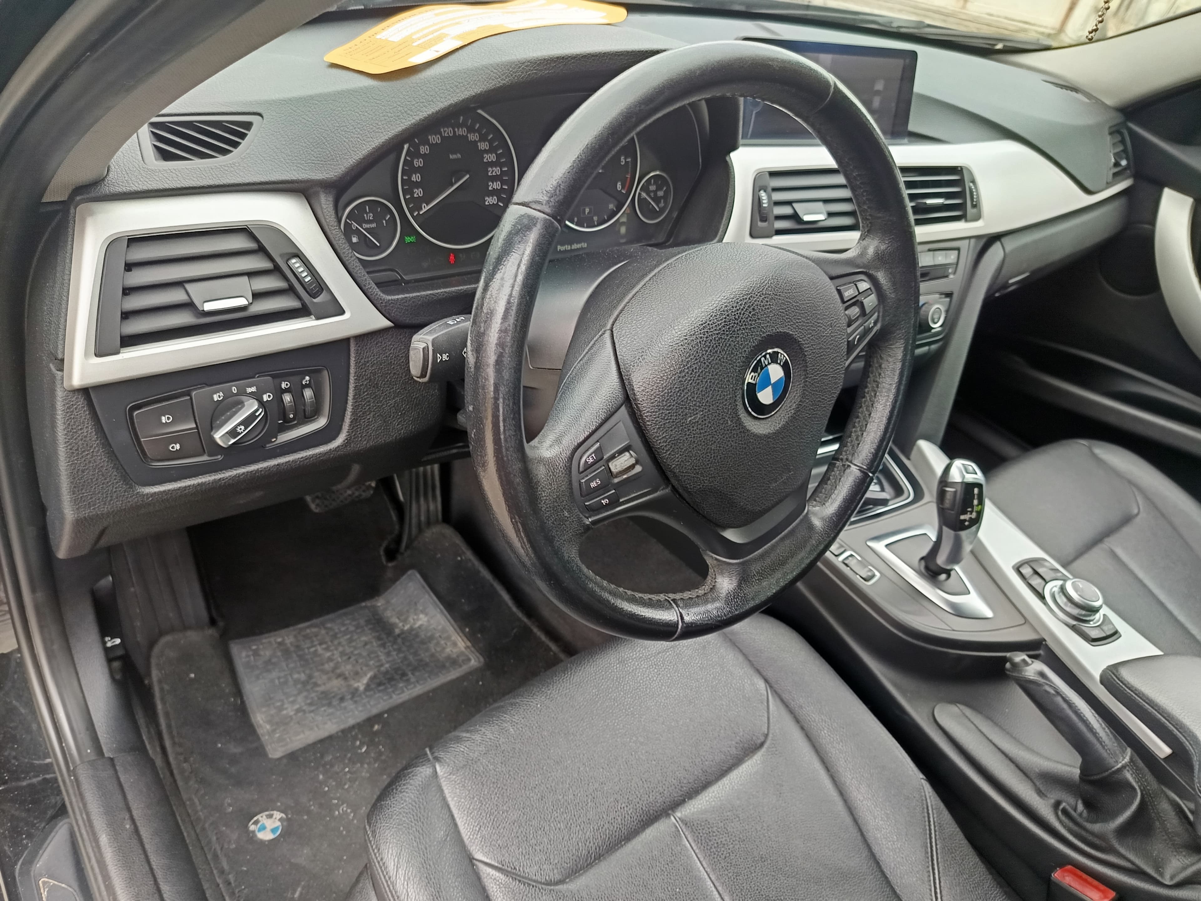 BMW 318 D · Ano 2012 — image 44
