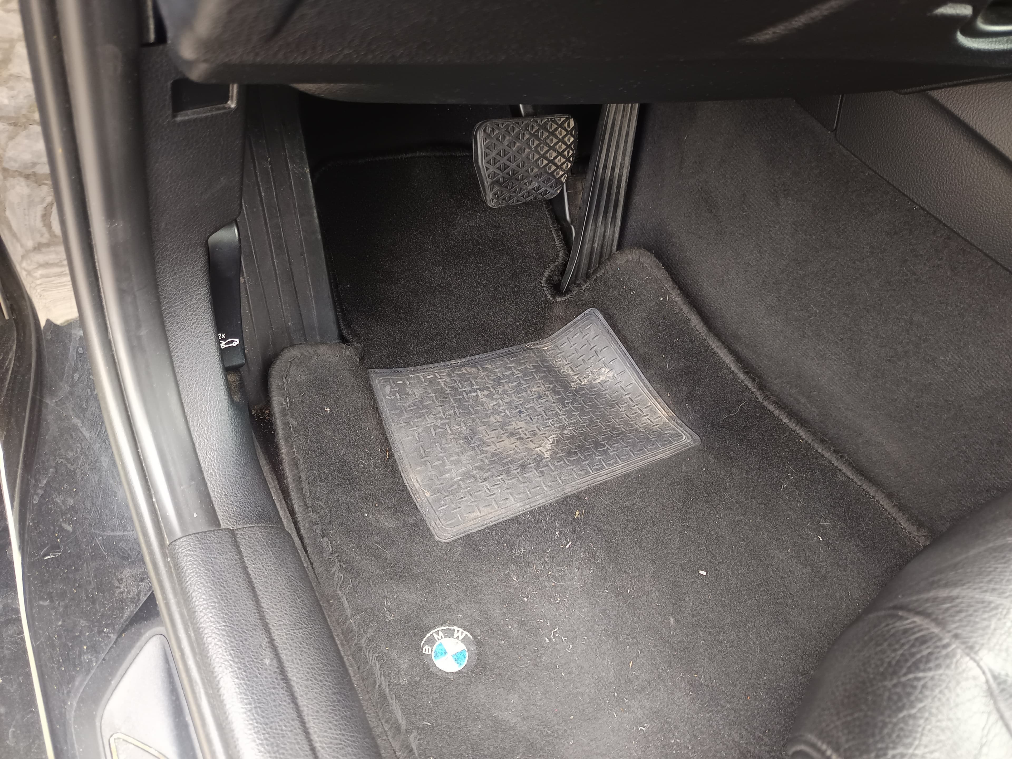 BMW 318 D · Ano 2012 — image 43