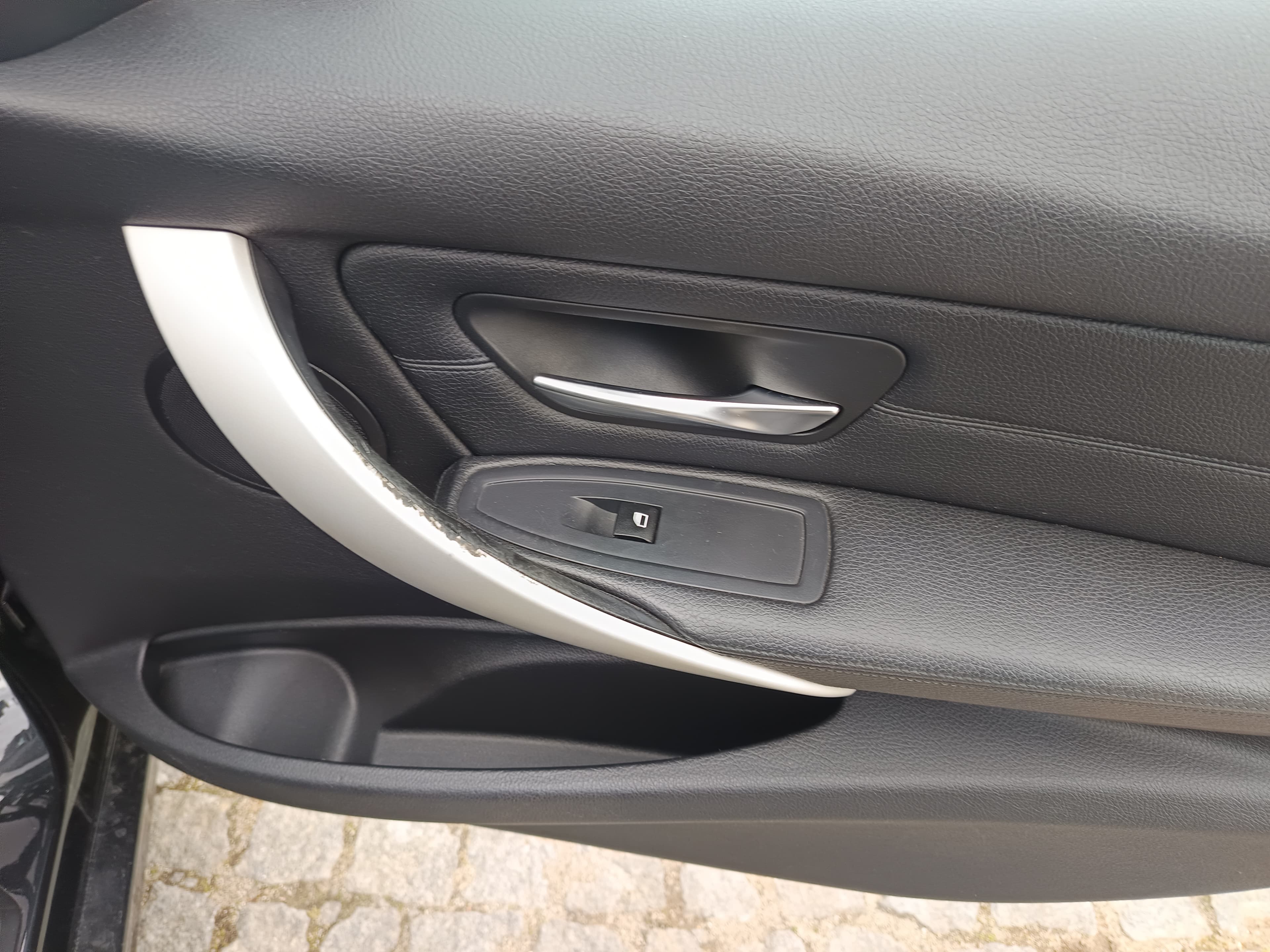 BMW 318 D · Ano 2012 — image 27