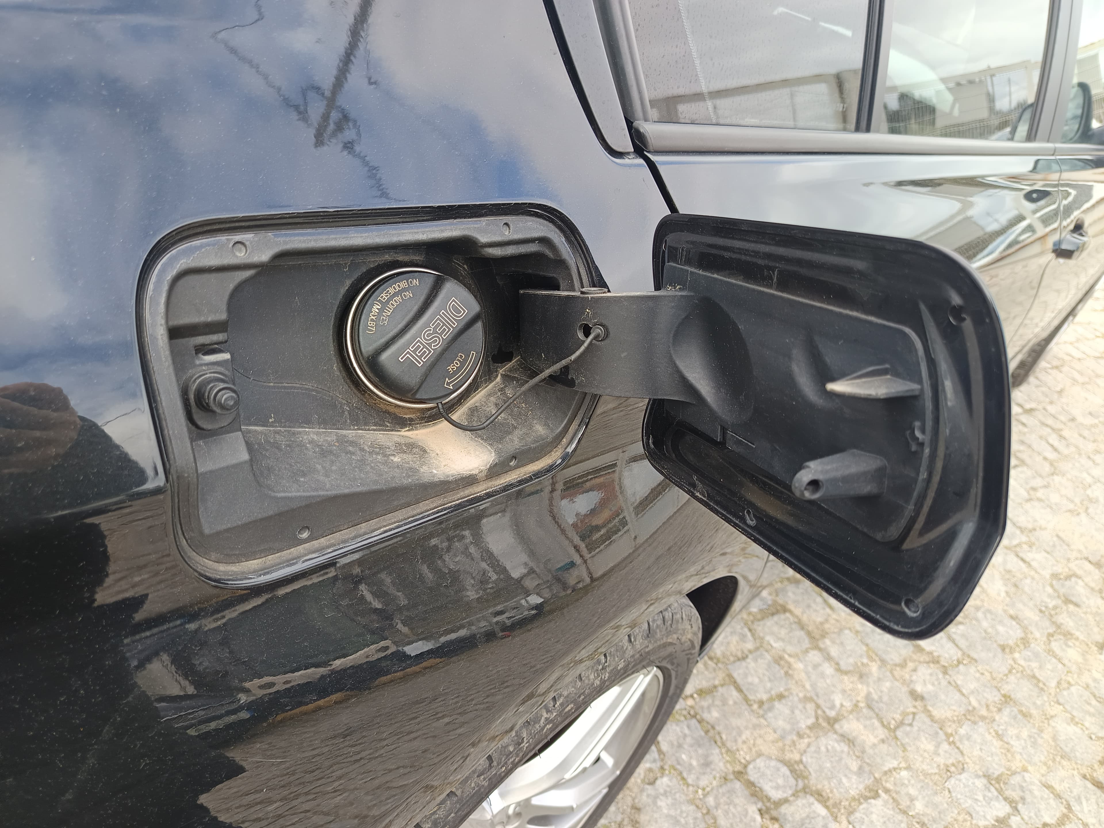 BMW 318 D · Ano 2012 — image 10