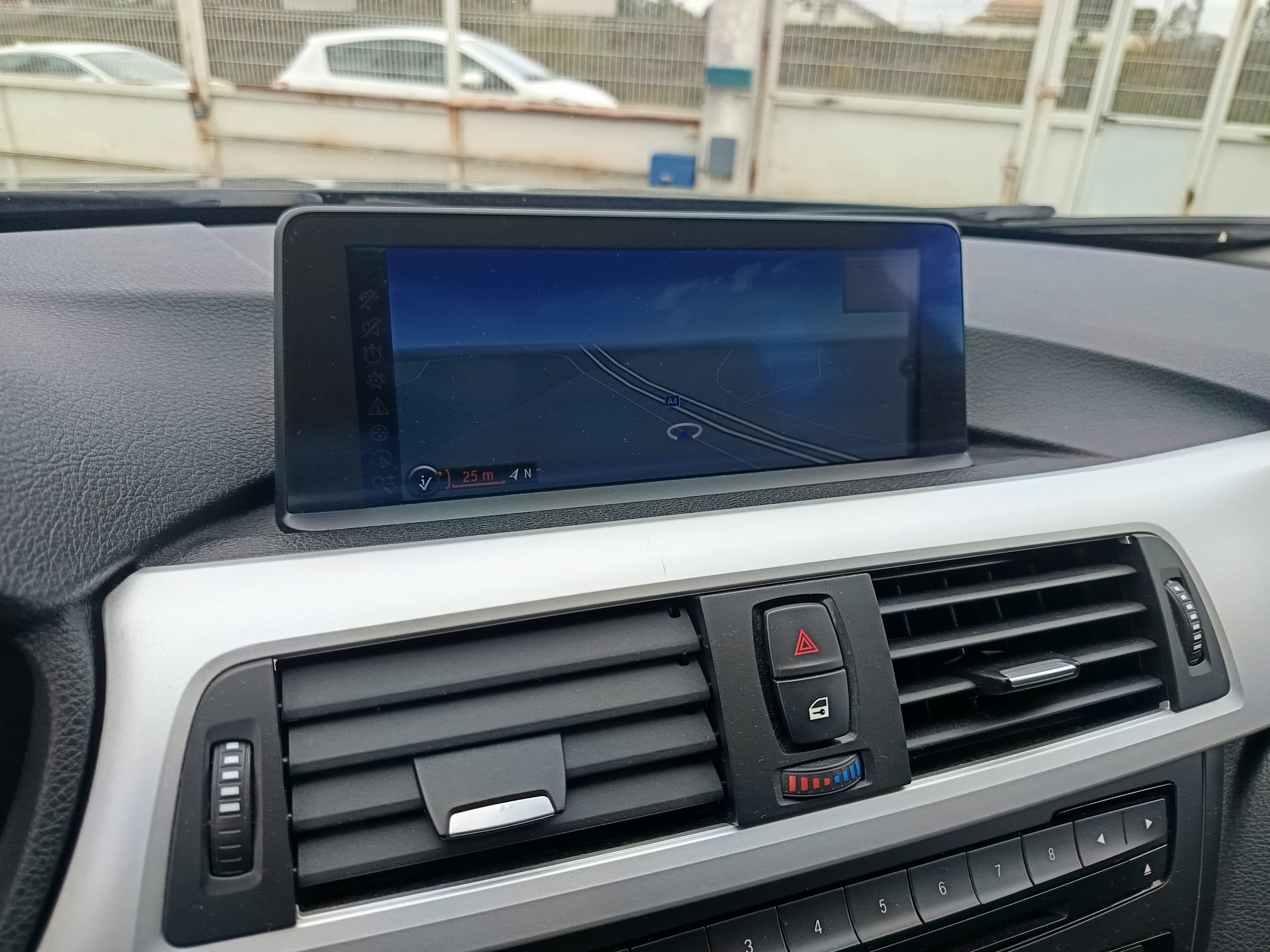 BMW 318 D · Ano 2012 — image 46